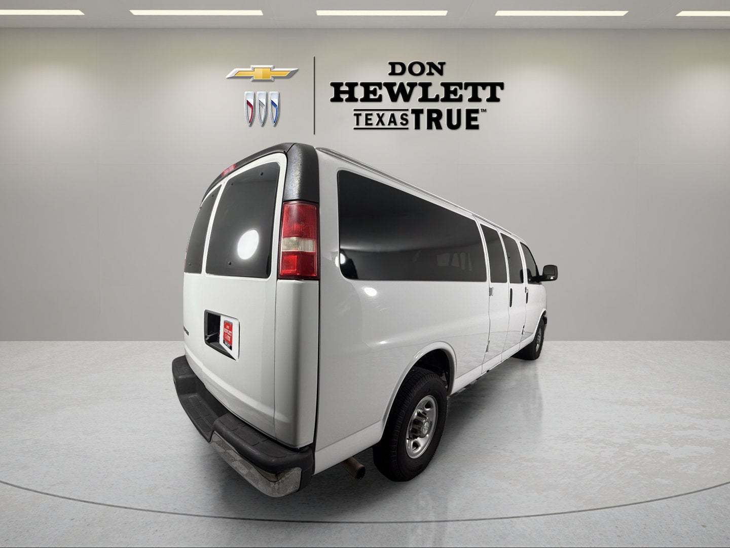 2017 Chevrolet Express Passenger LT