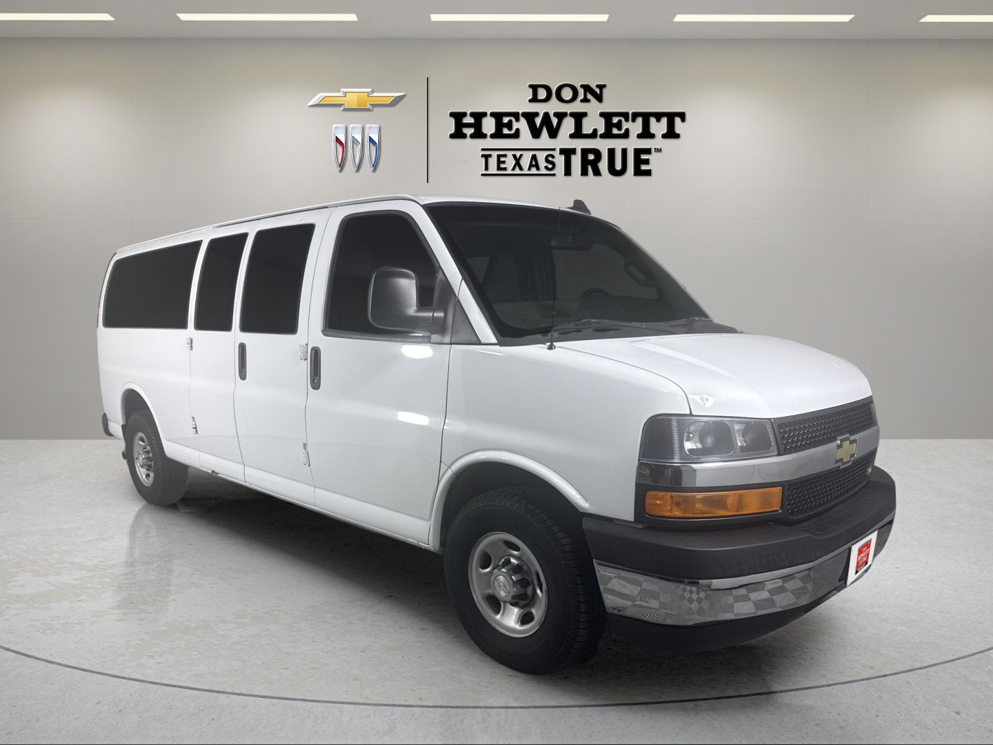 2017 Chevrolet Express Passenger LT