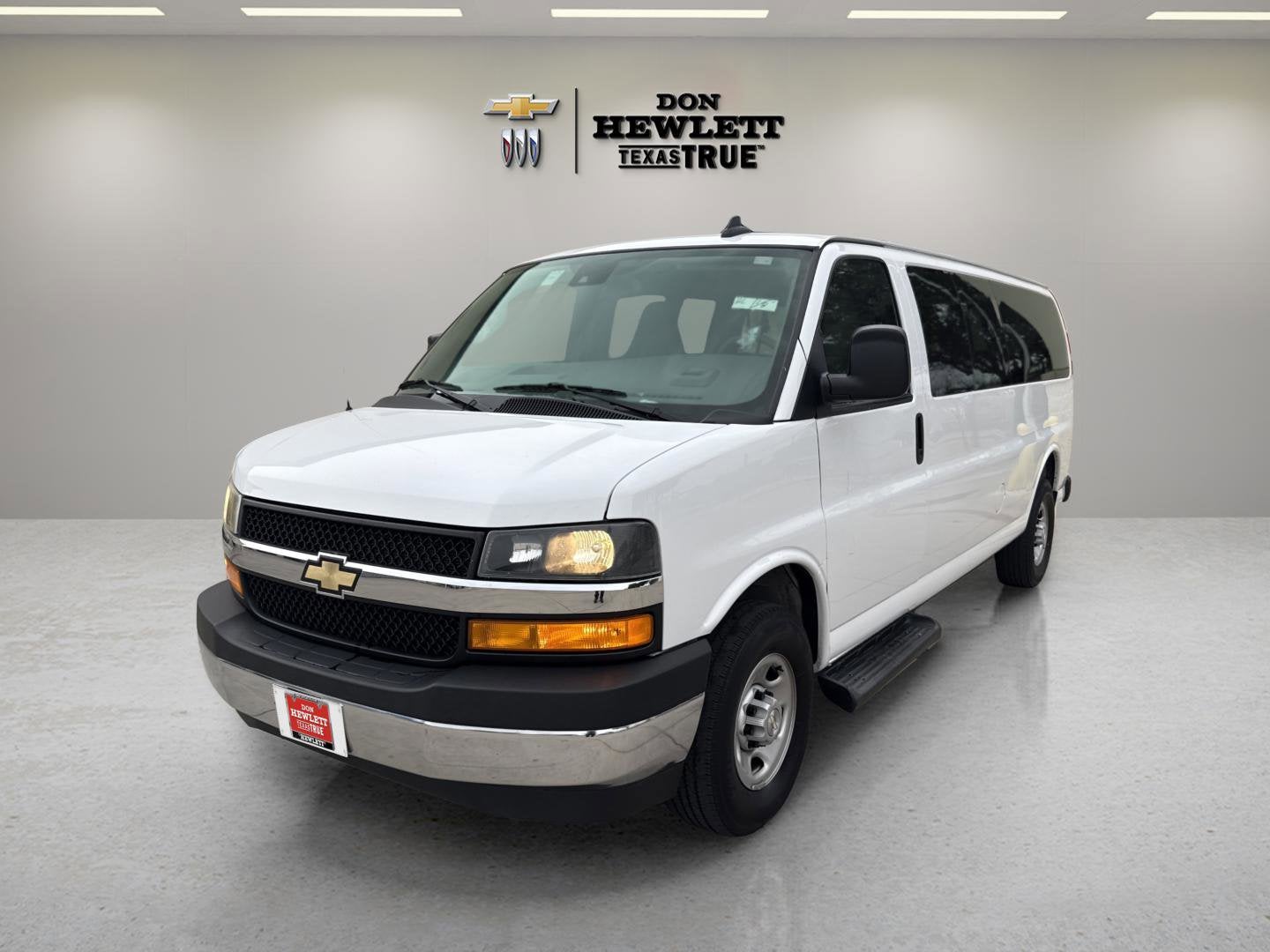 2023 Chevrolet Express Passenger LT