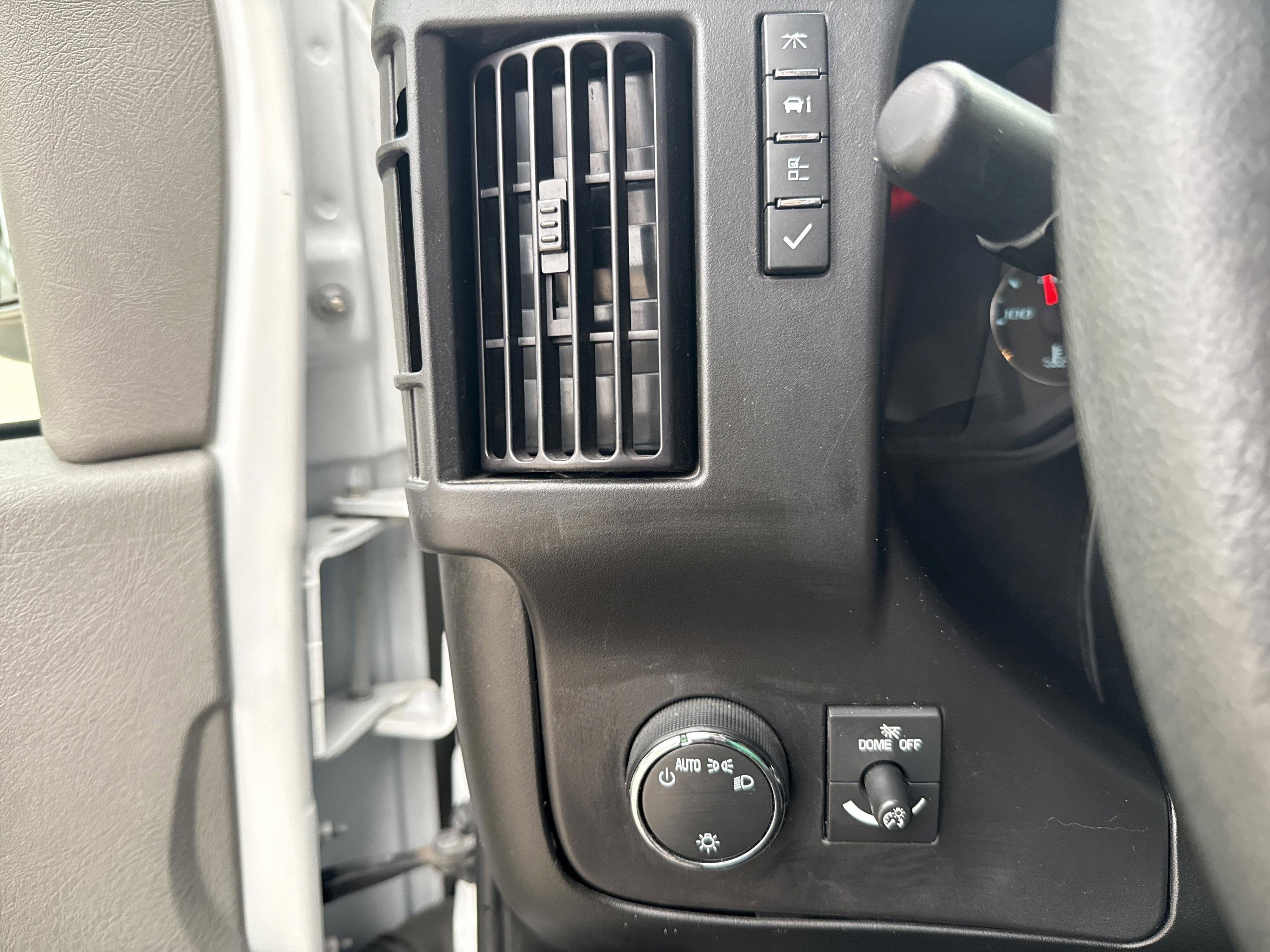 2023 Chevrolet Express Passenger LT