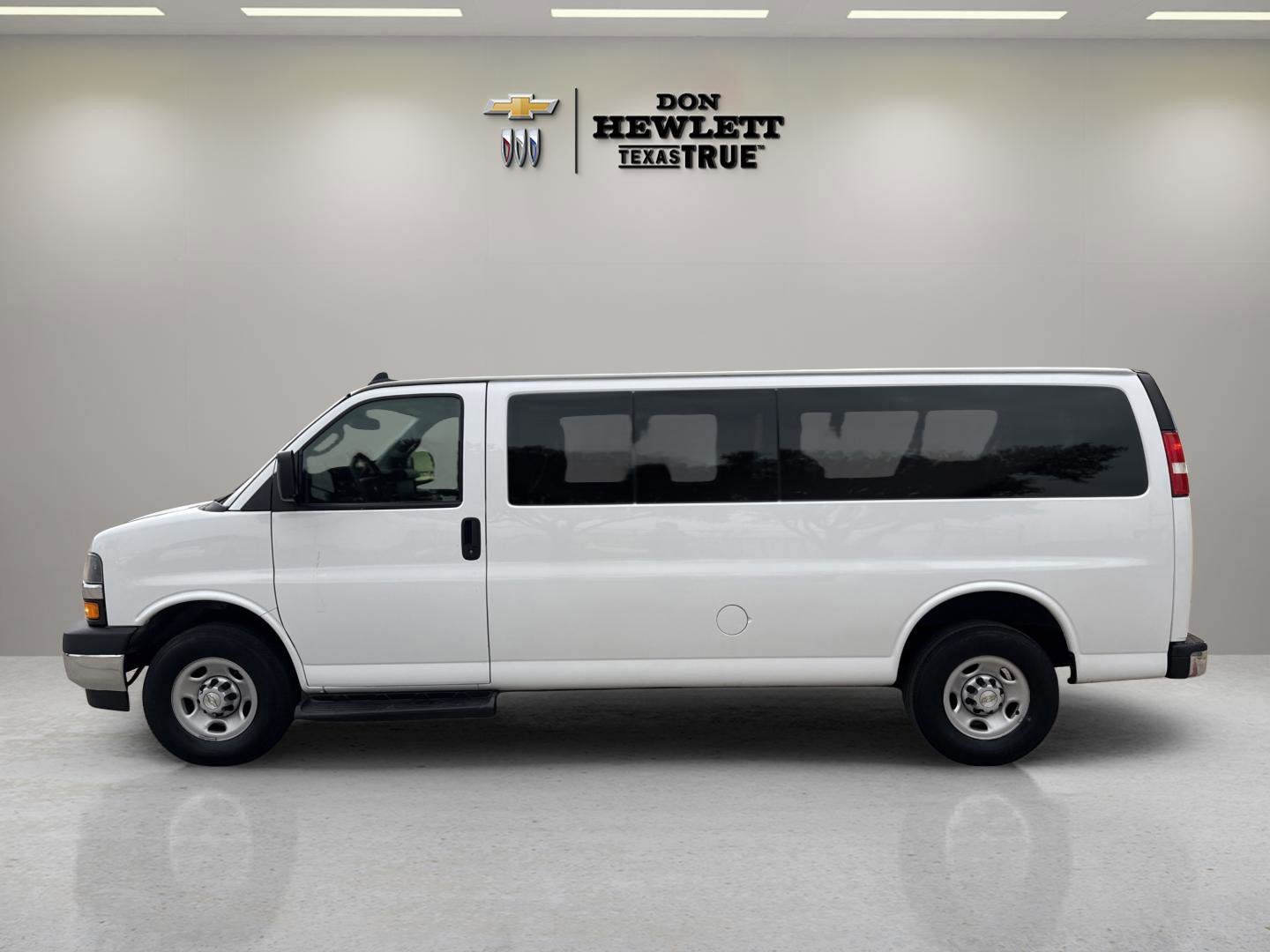 2023 Chevrolet Express Passenger LT