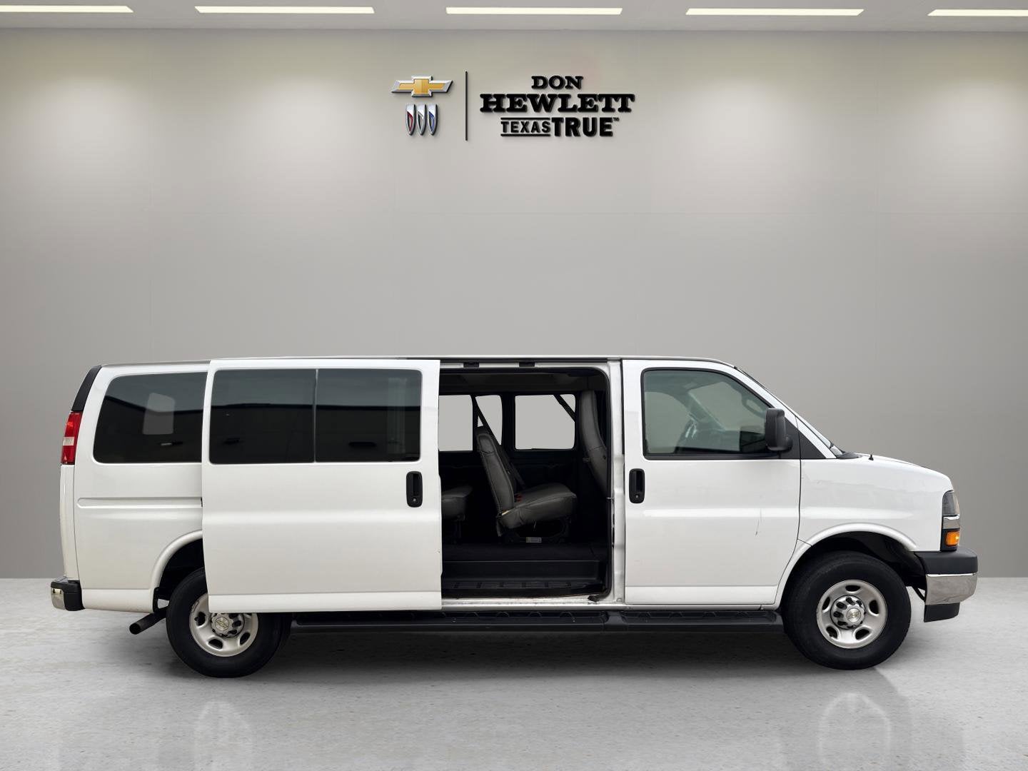 2023 Chevrolet Express Passenger LT