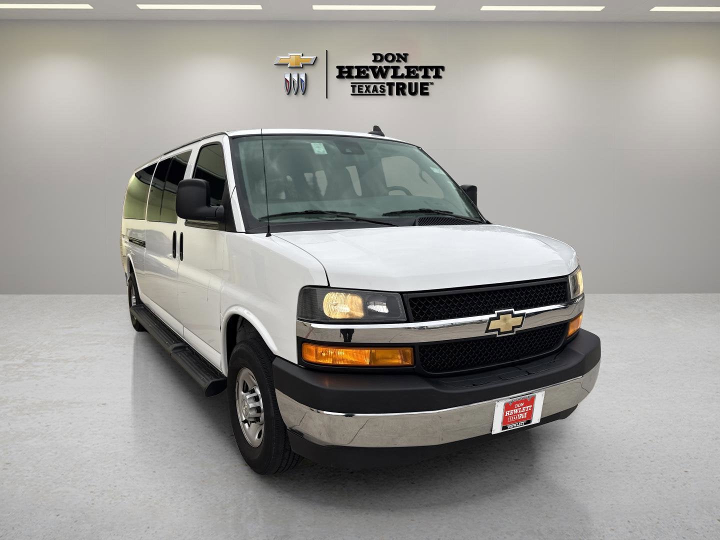 2023 Chevrolet Express Passenger LT