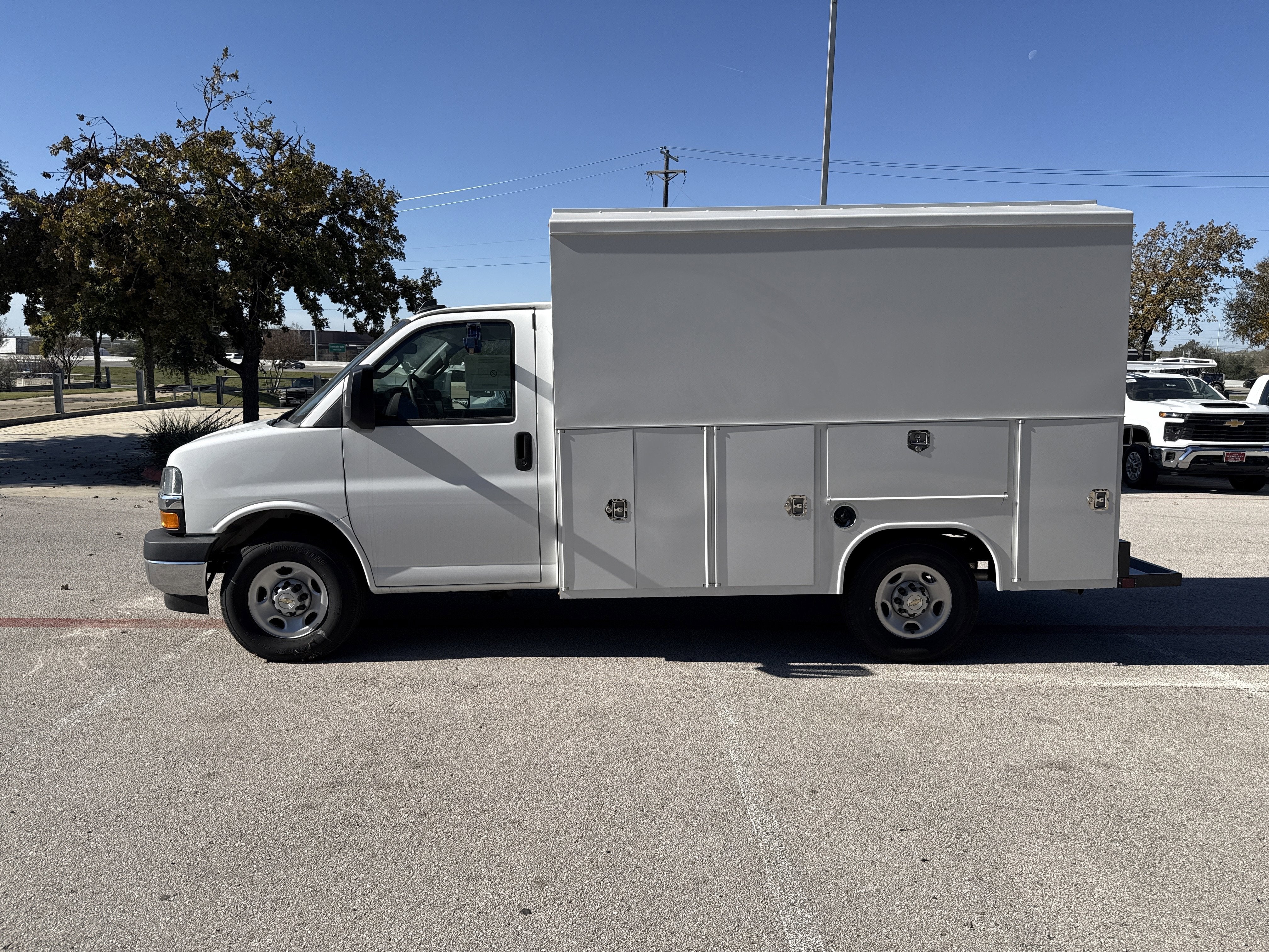 2025 Chevrolet Express Commercial Cutaway Base