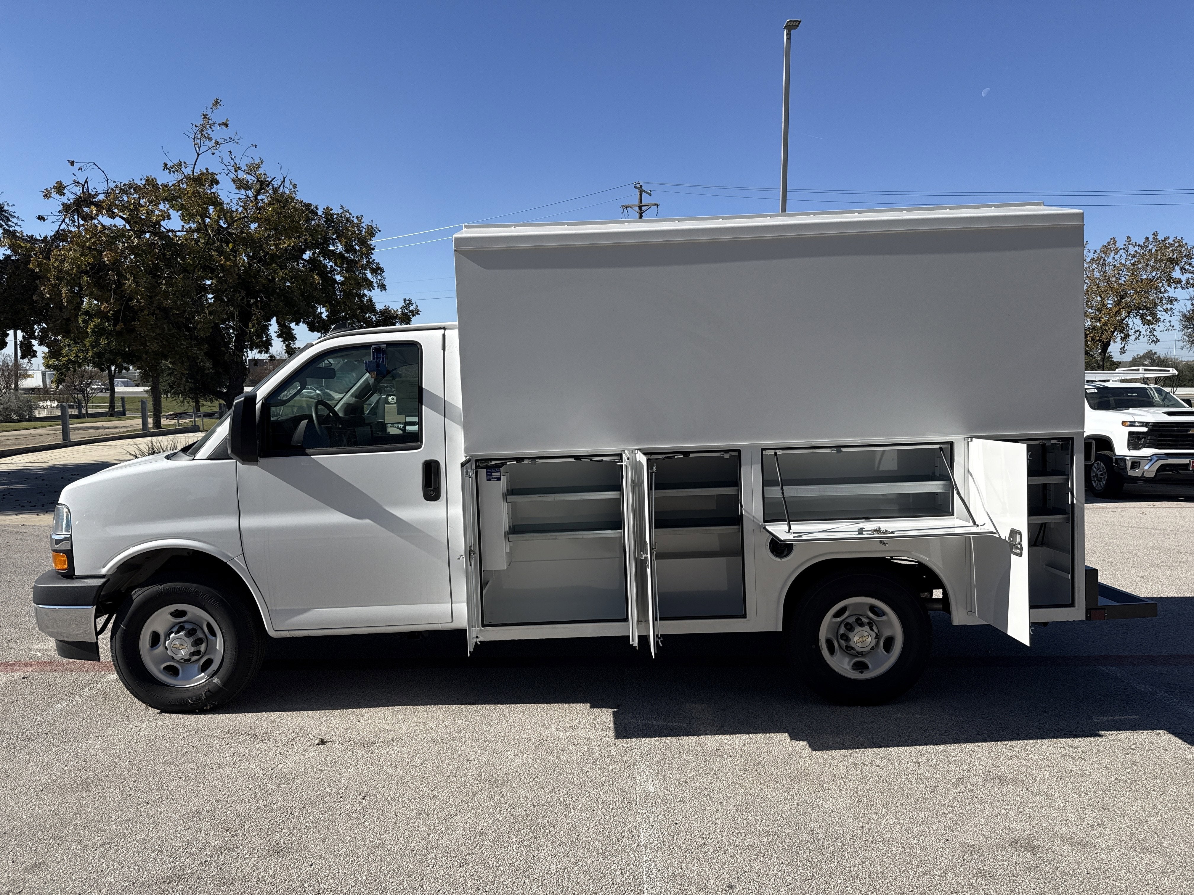 2025 Chevrolet Express Commercial Cutaway Base
