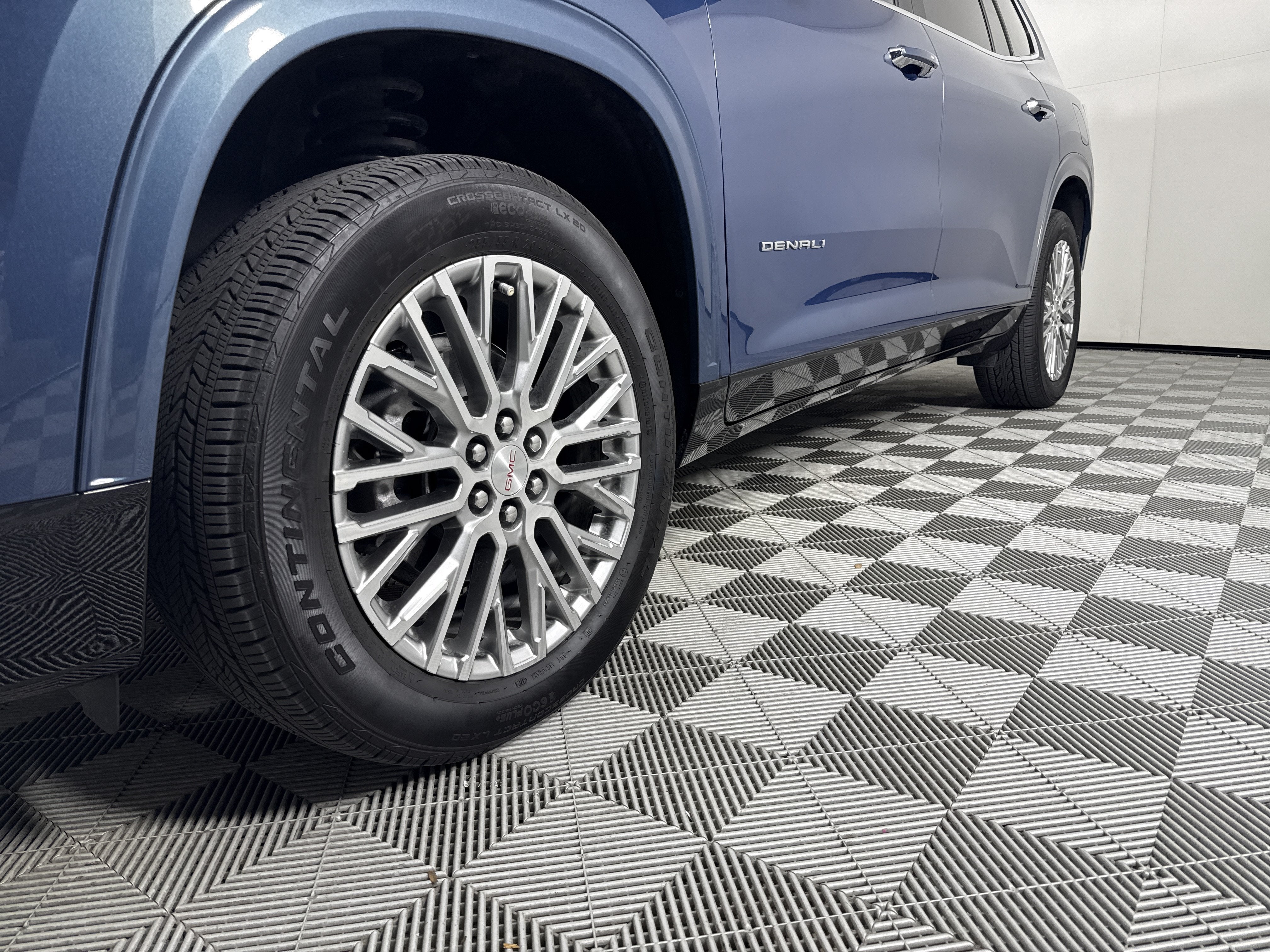 2025 GMC Acadia FWD Denali