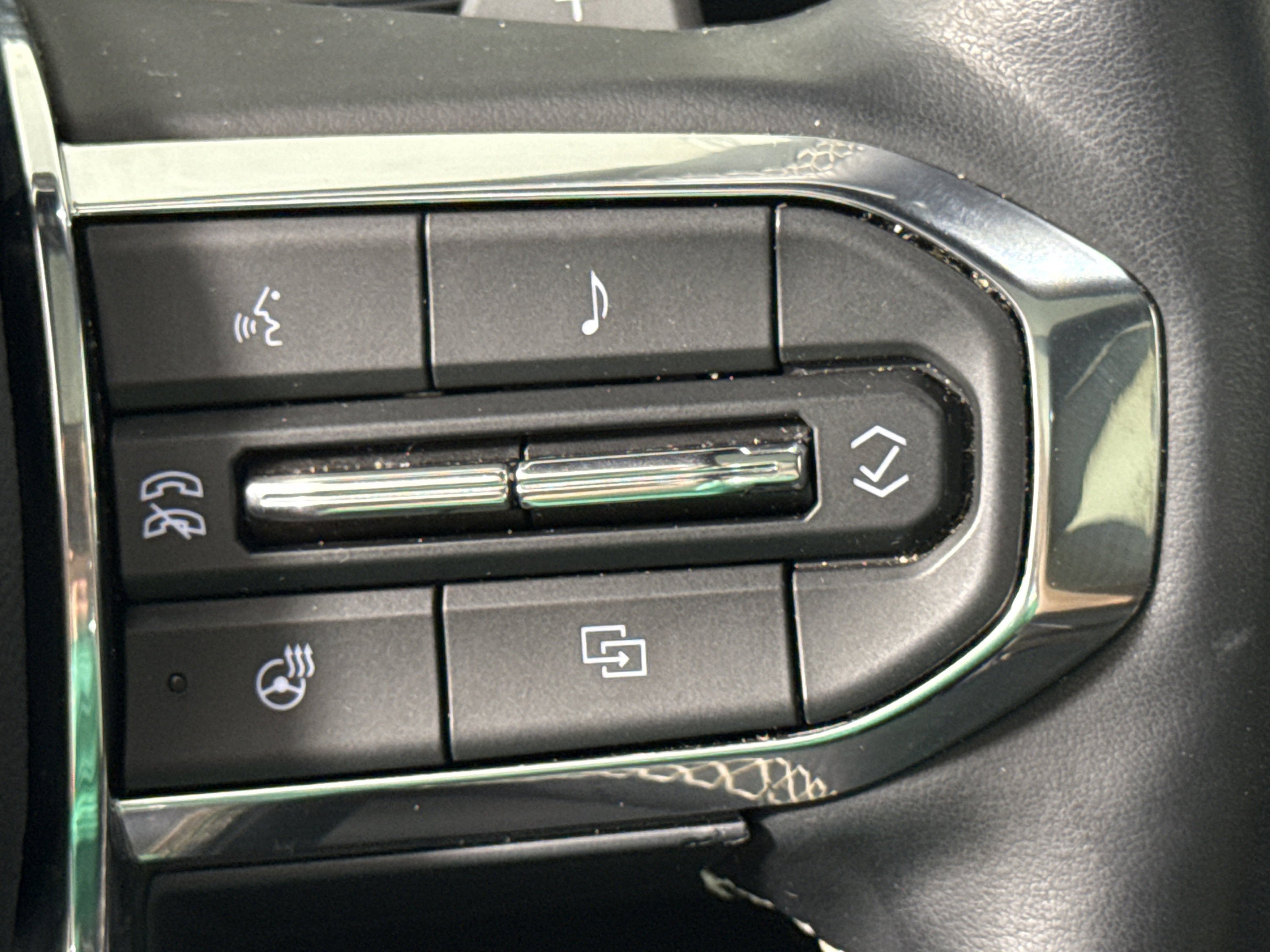 2025 GMC Acadia FWD Denali