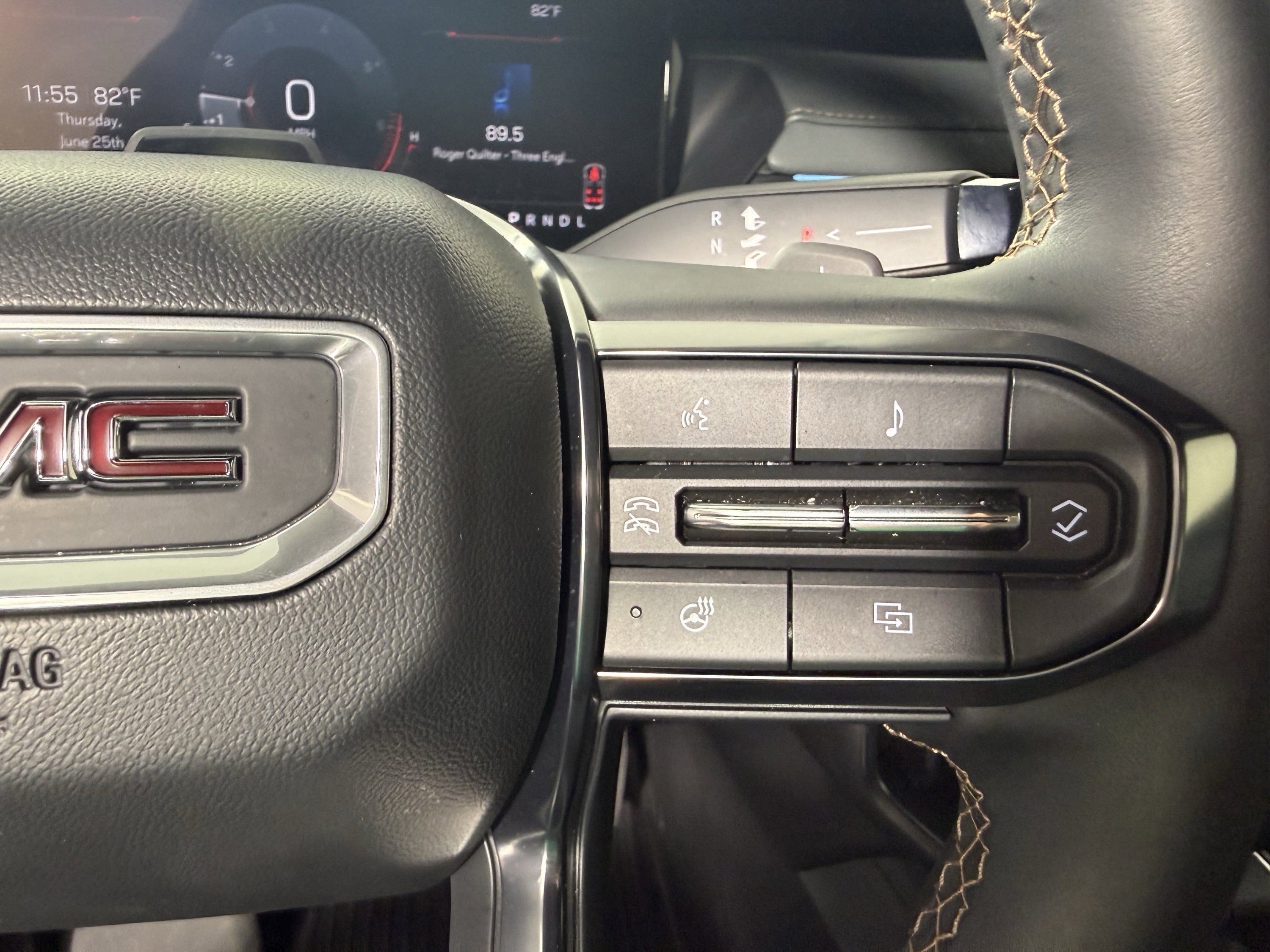 2024 GMC Acadia AWD AT4