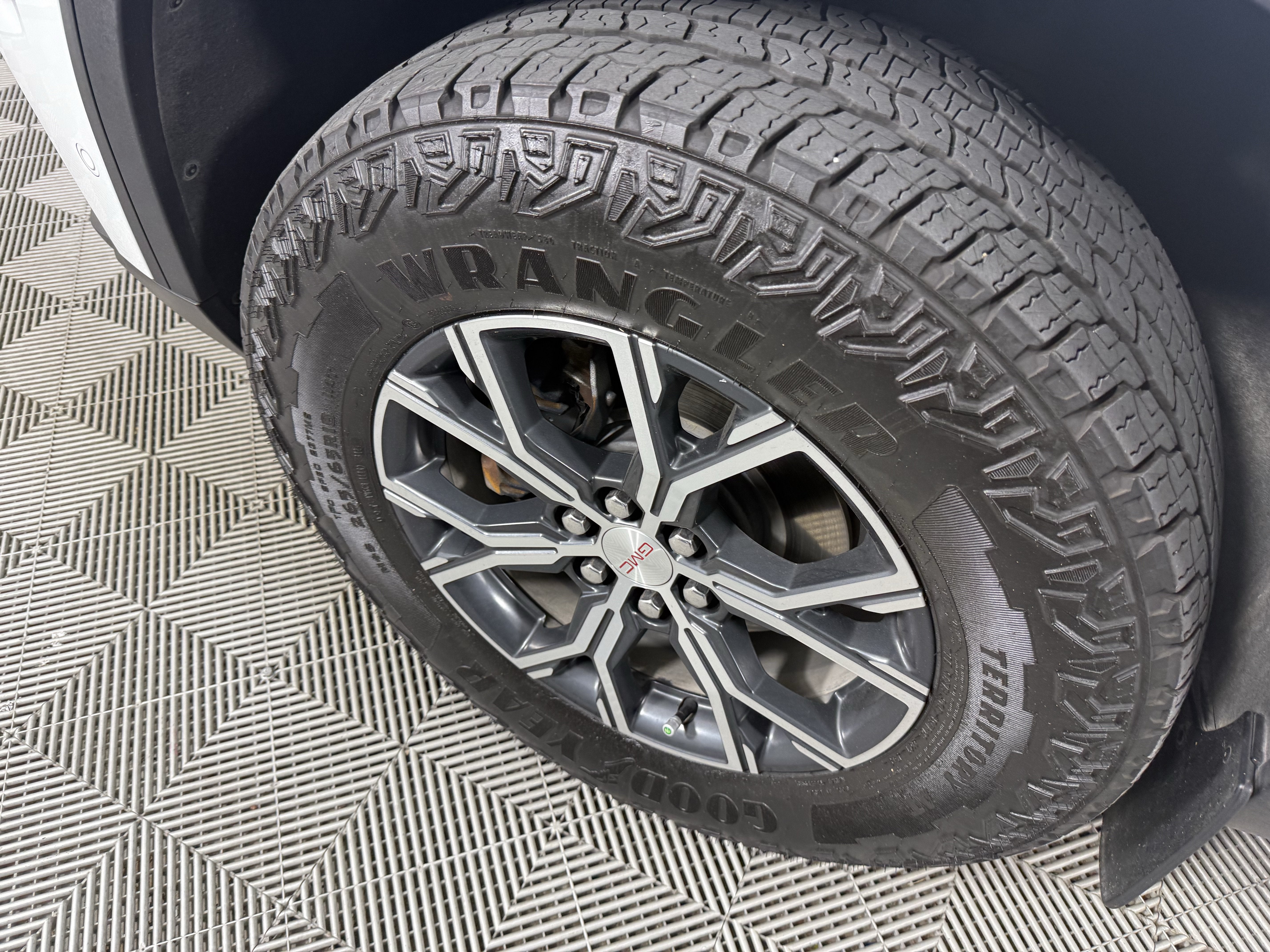 2024 GMC Acadia AWD AT4