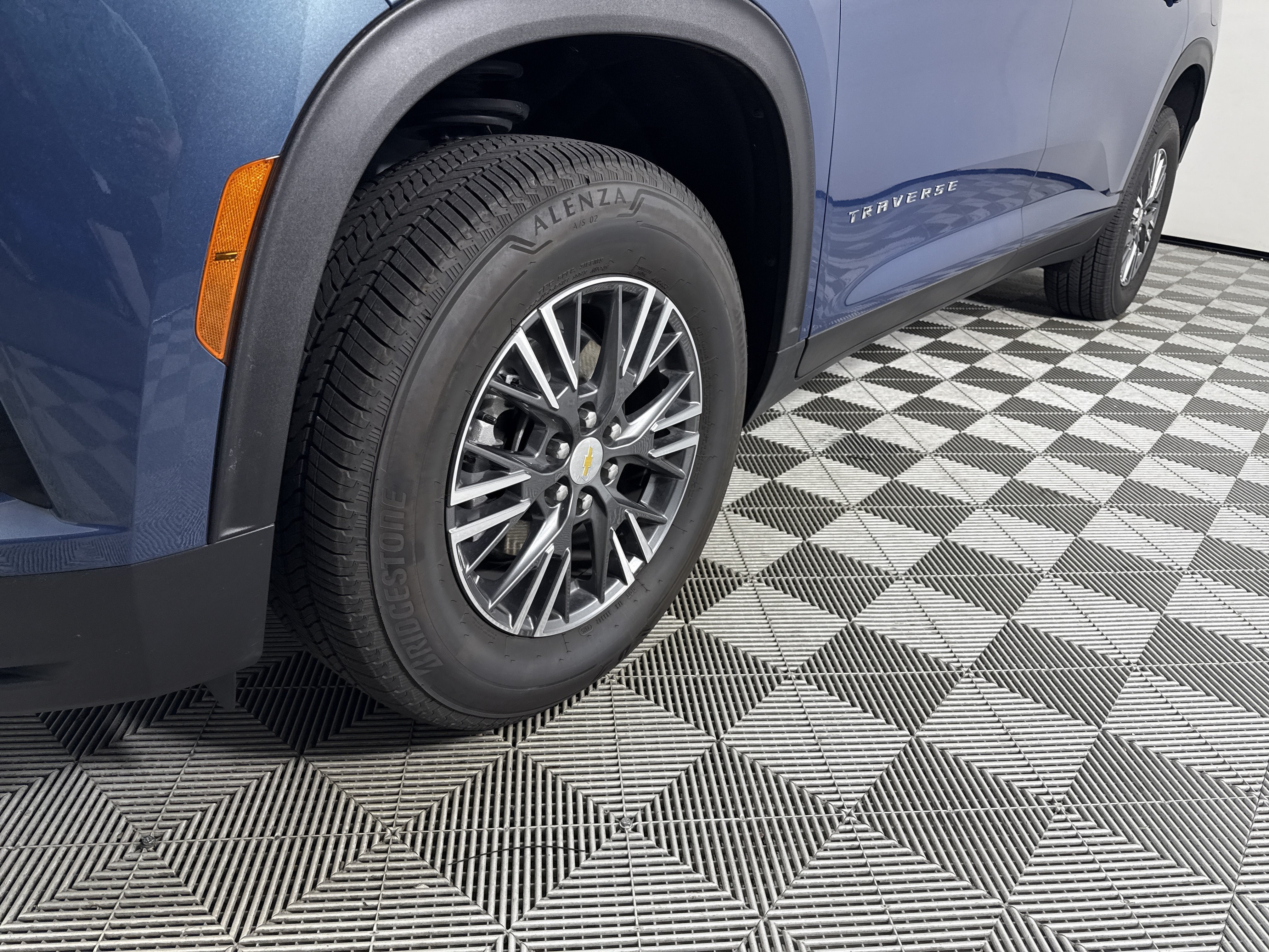 2026 Chevrolet Traverse FWD LT