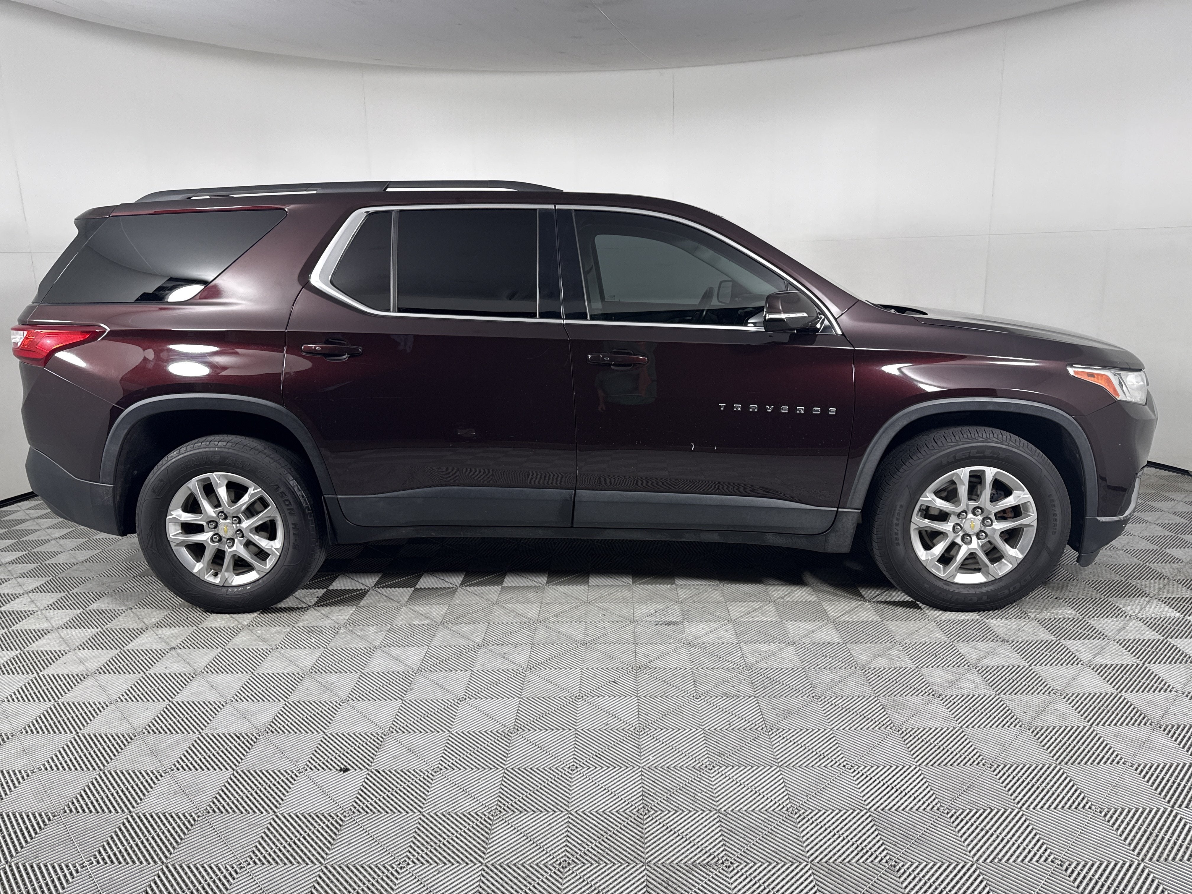 2020 Chevrolet Traverse LT Cloth