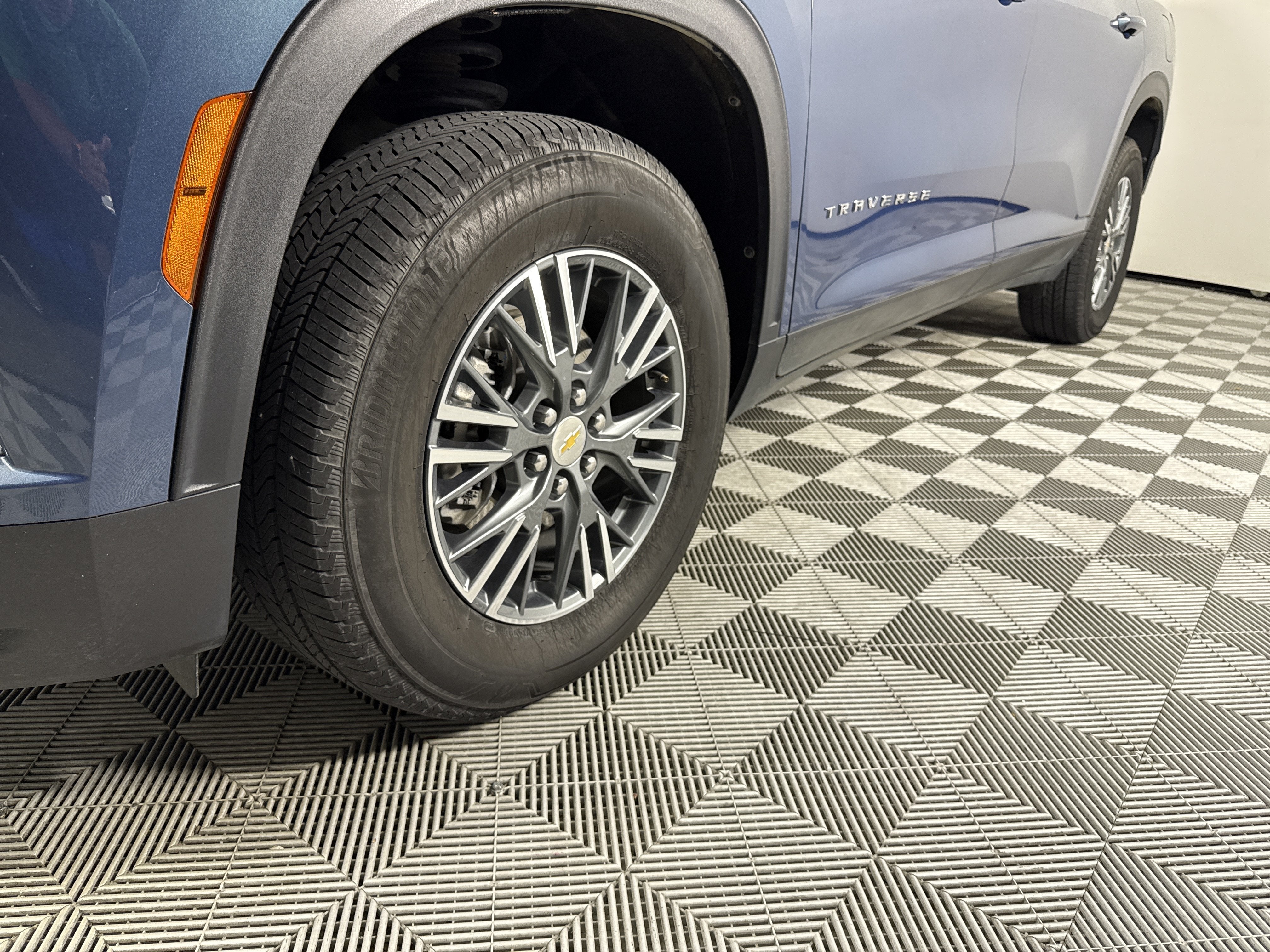 2025 Chevrolet Traverse FWD LT
