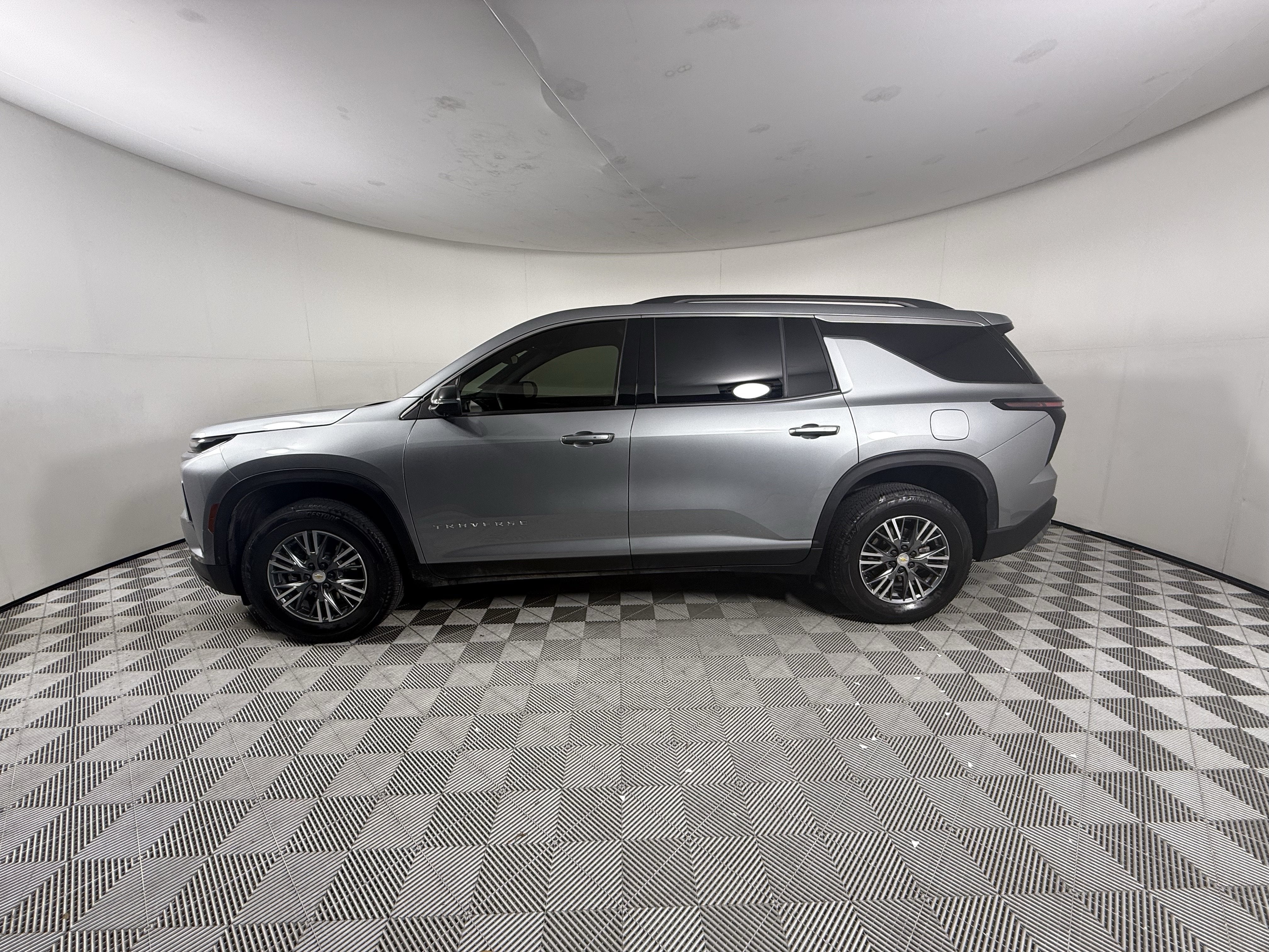 2025 Chevrolet Traverse FWD LT