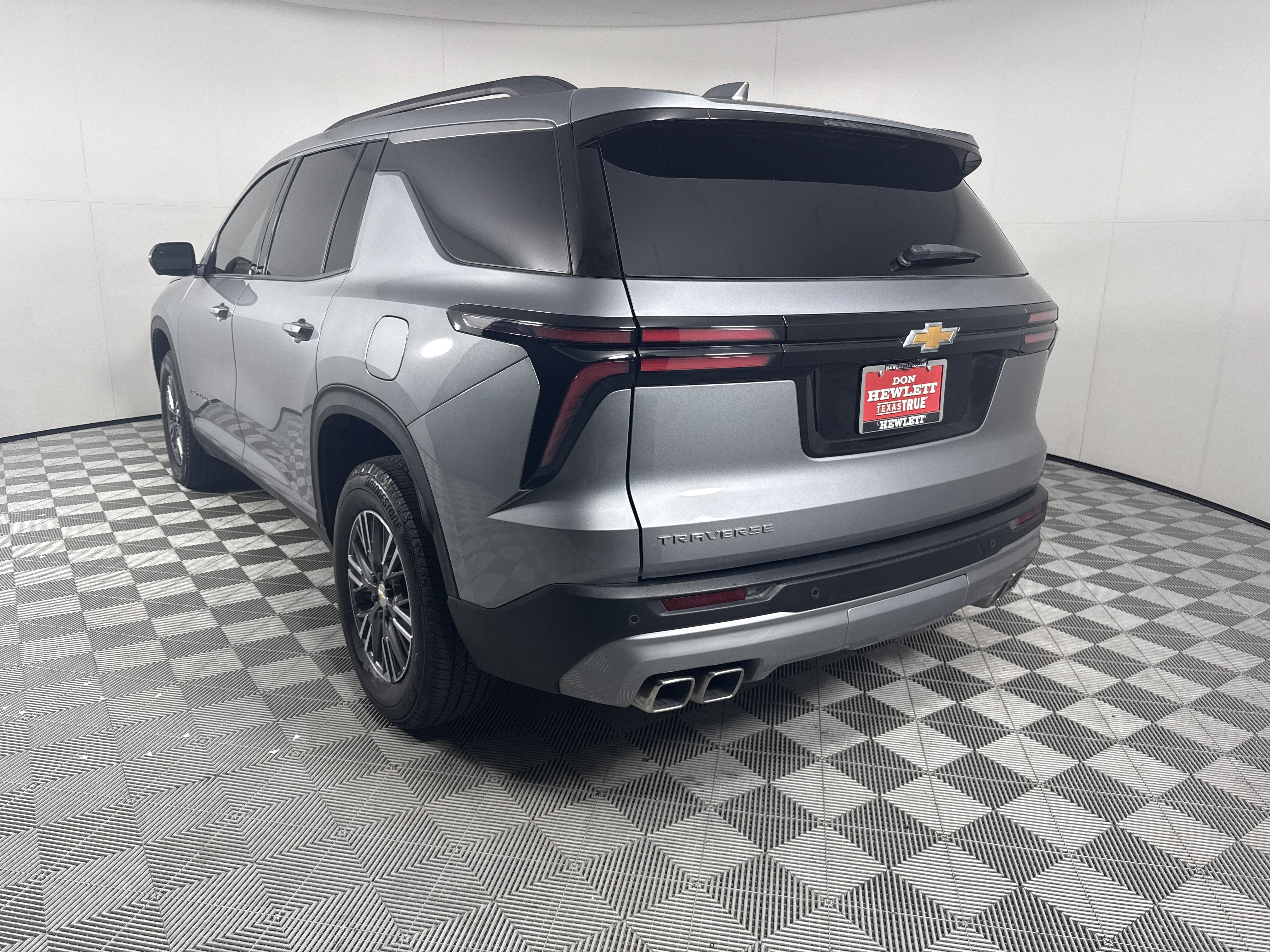 2025 Chevrolet Traverse FWD LT