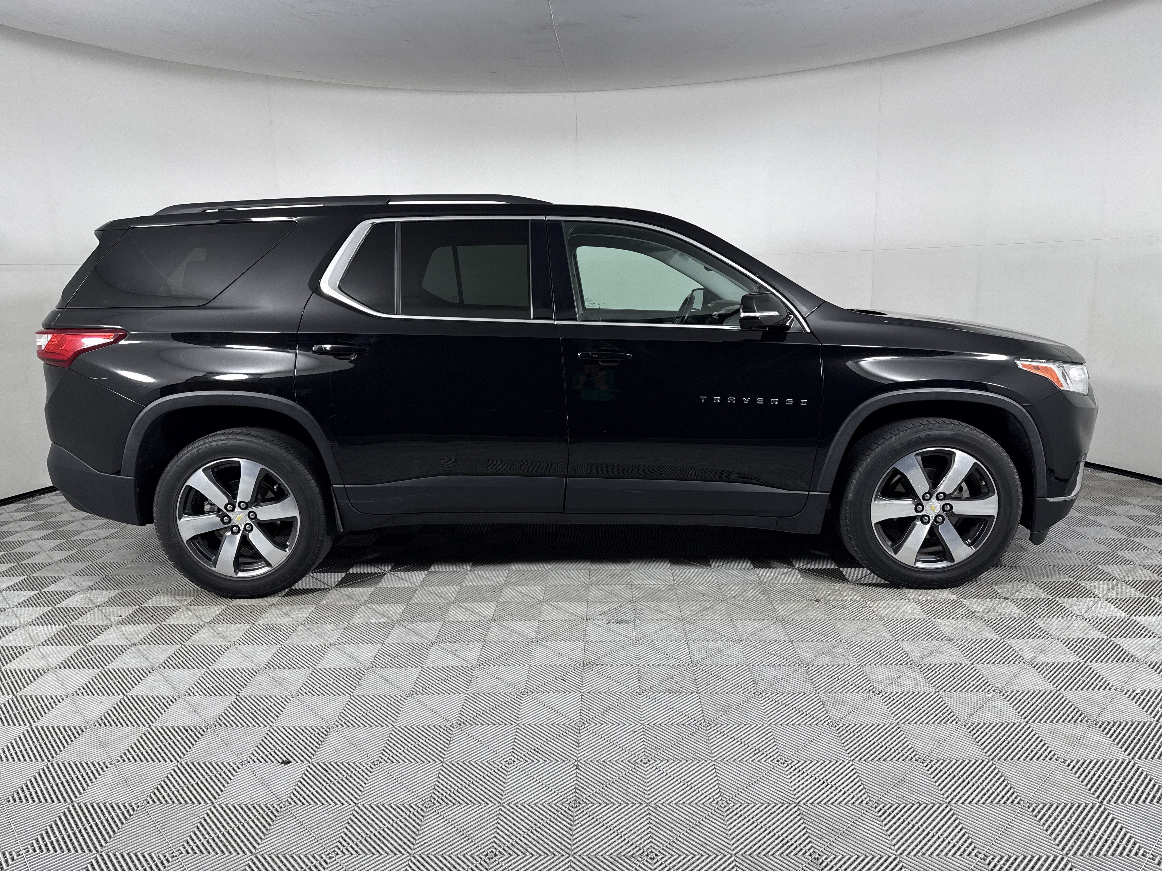 2020 Chevrolet Traverse LT Leather