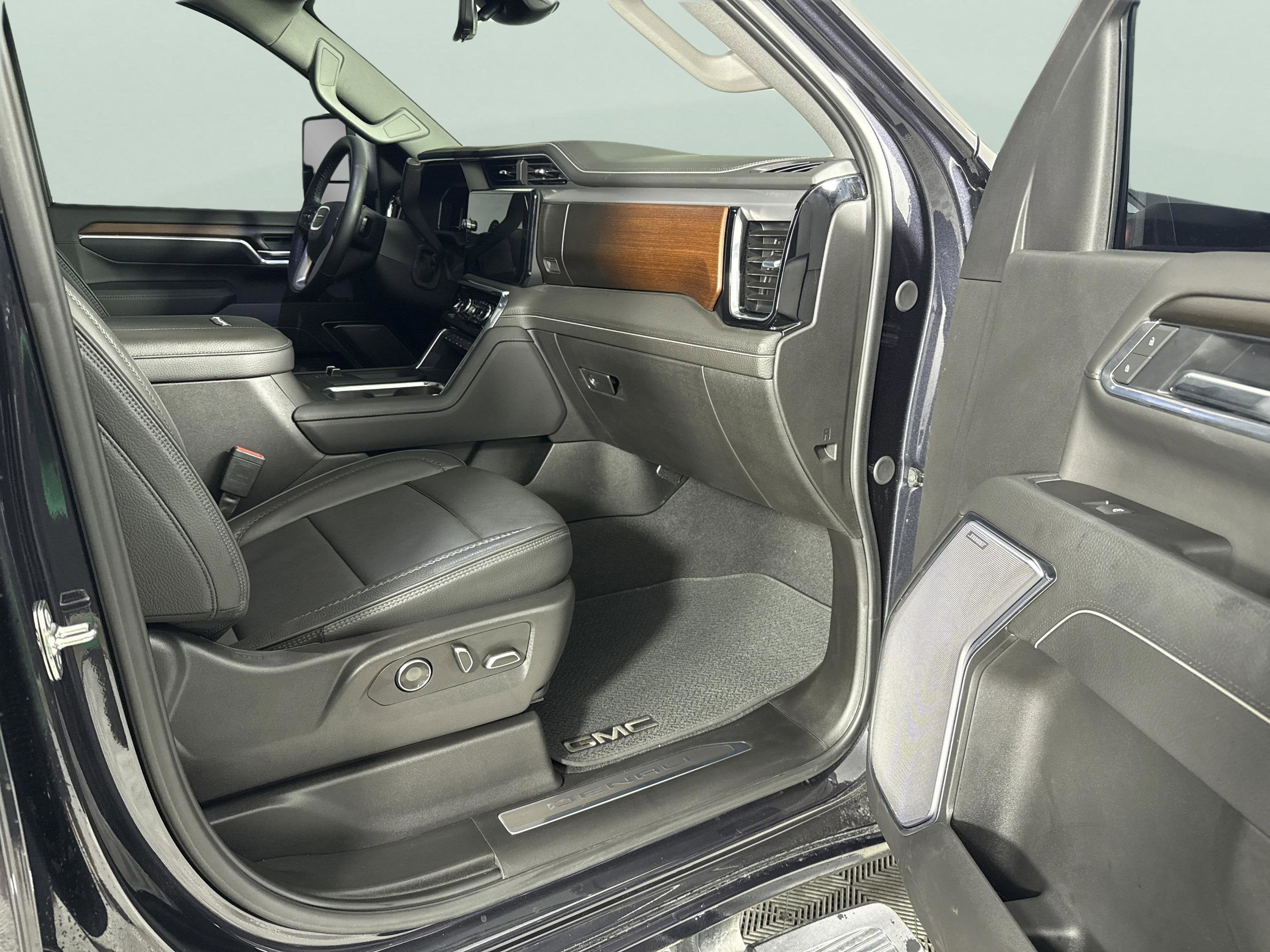 2025 GMC Sierra 2500HD Denali