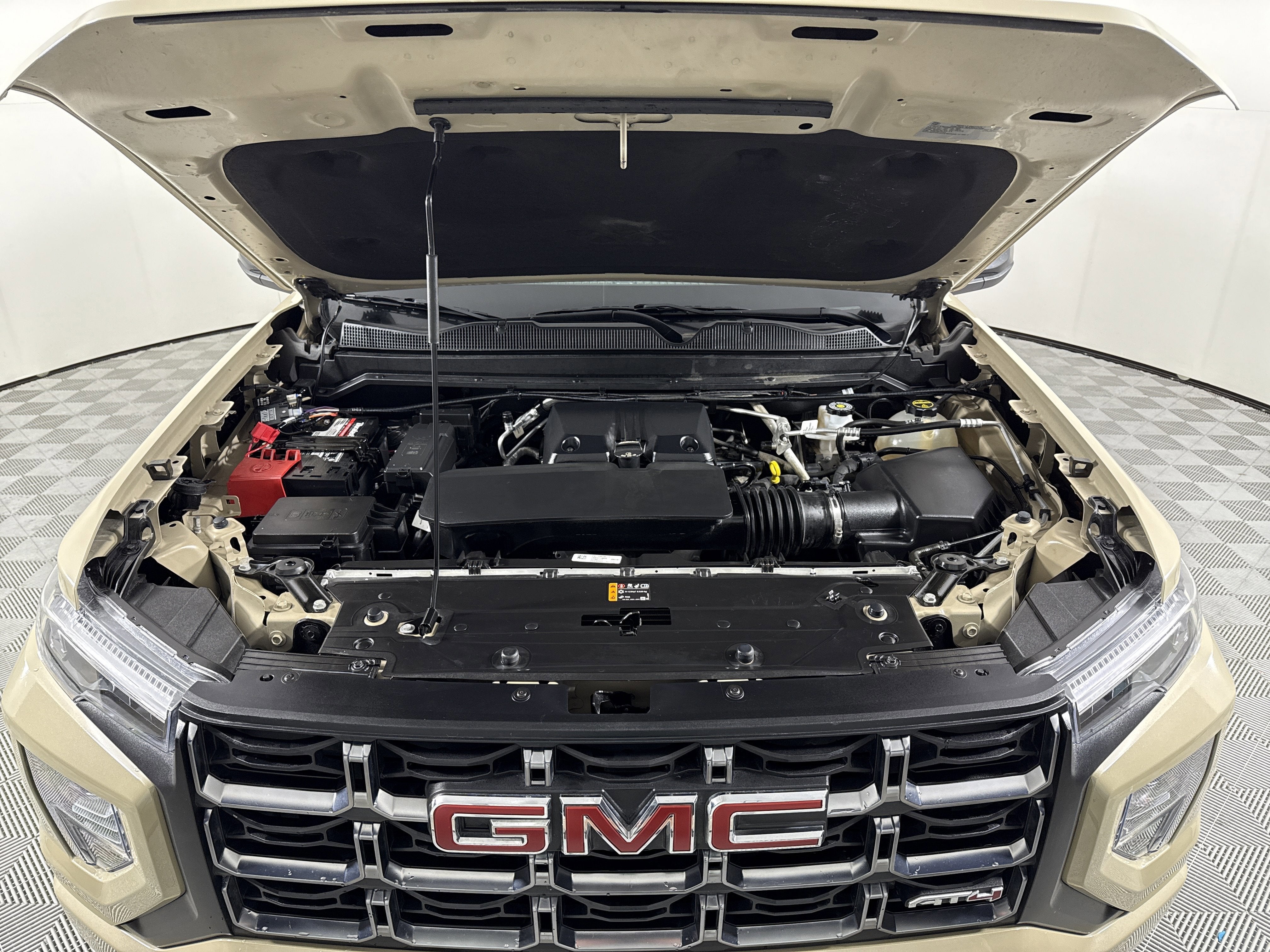 2024 GMC Canyon 4WD AT4