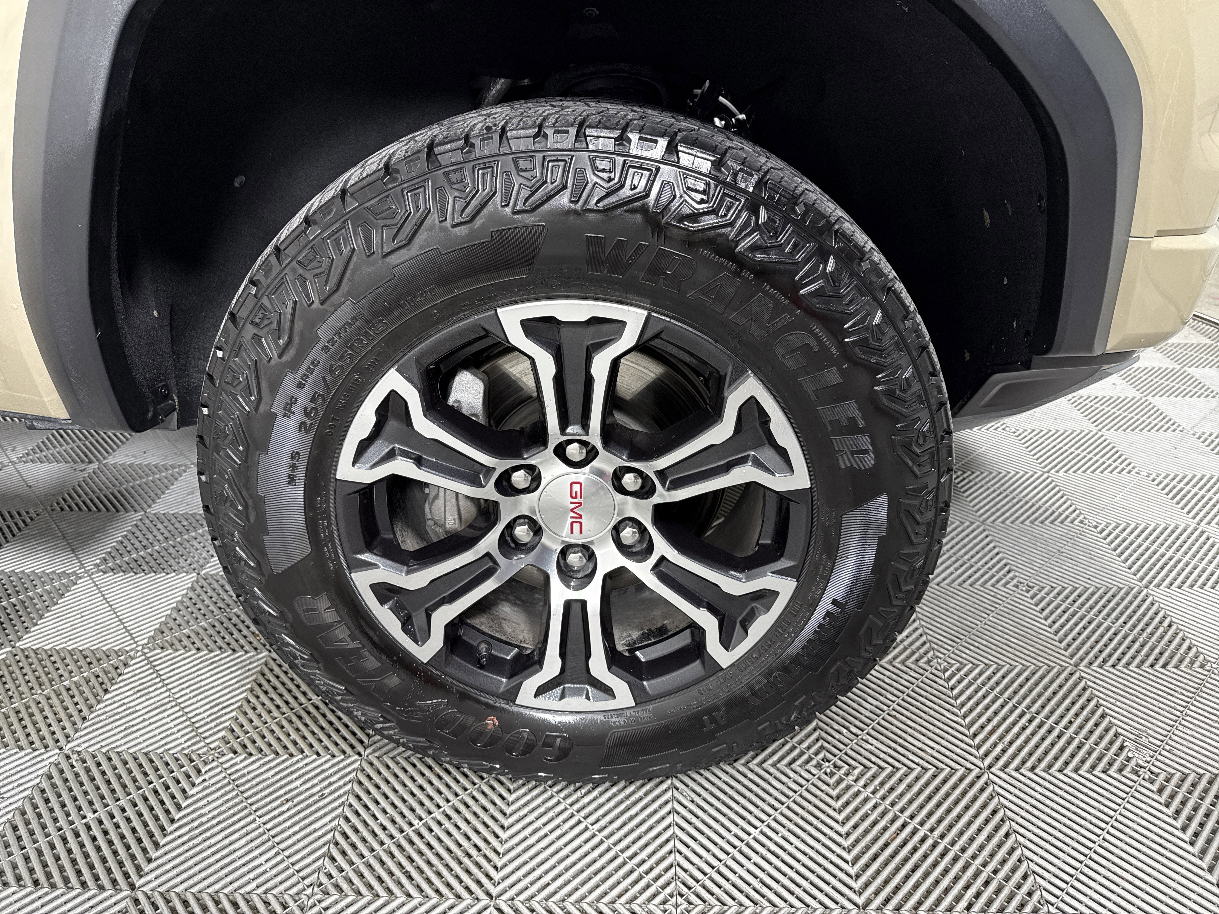 2024 GMC Canyon 4WD AT4