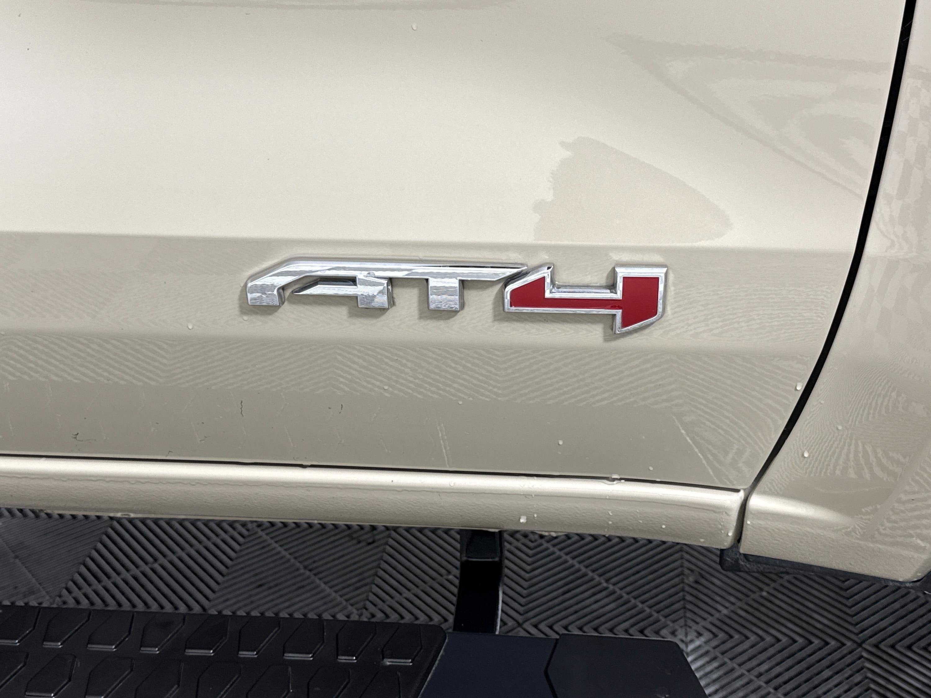 2024 GMC Canyon 4WD AT4