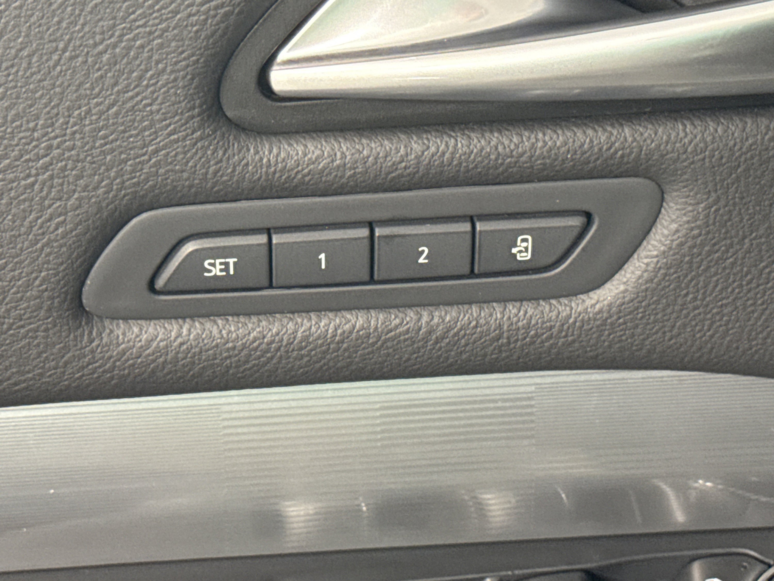 2025 Cadillac XT4 FWD Premium Luxury
