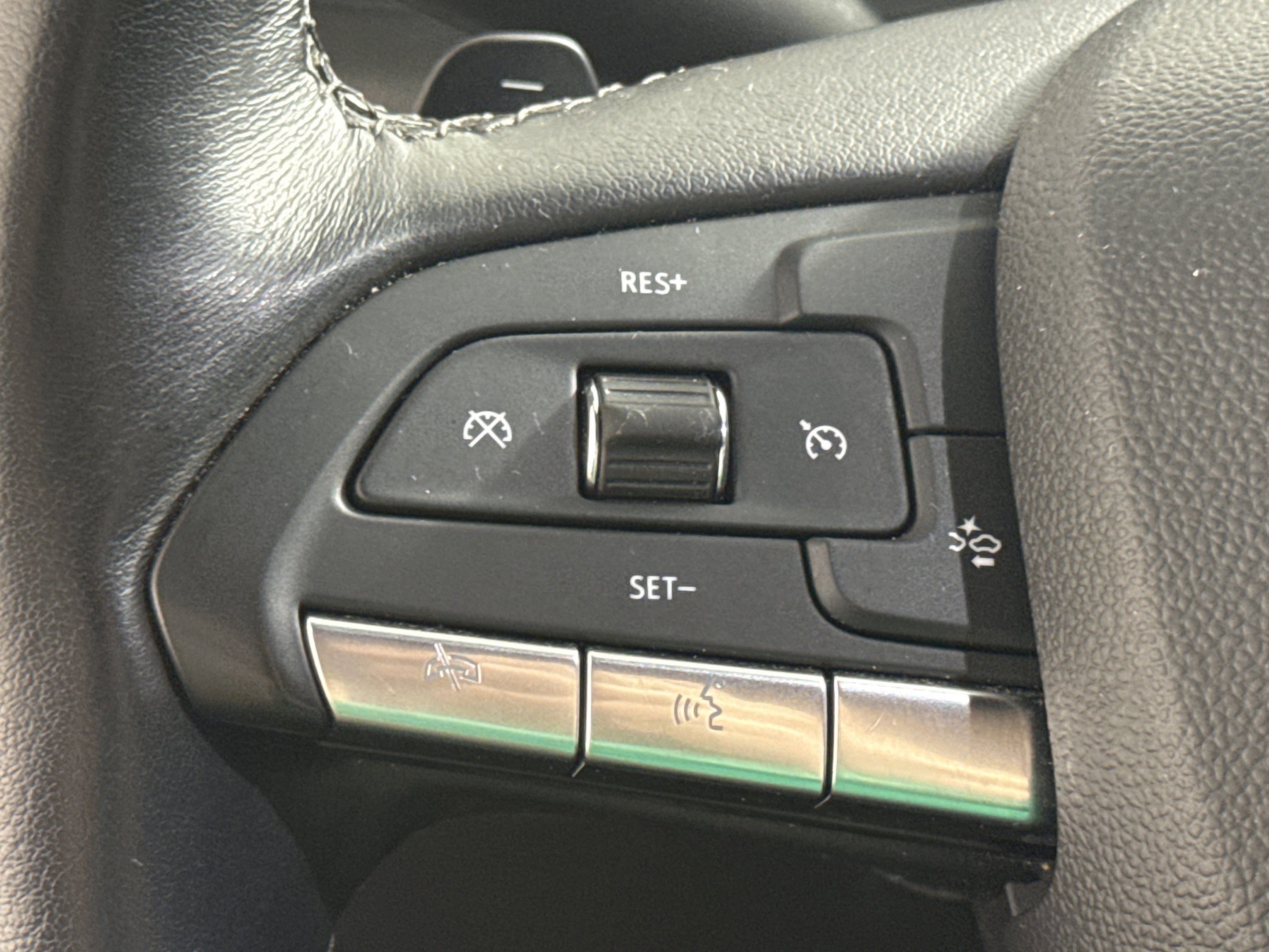 2025 Cadillac XT4 FWD Premium Luxury