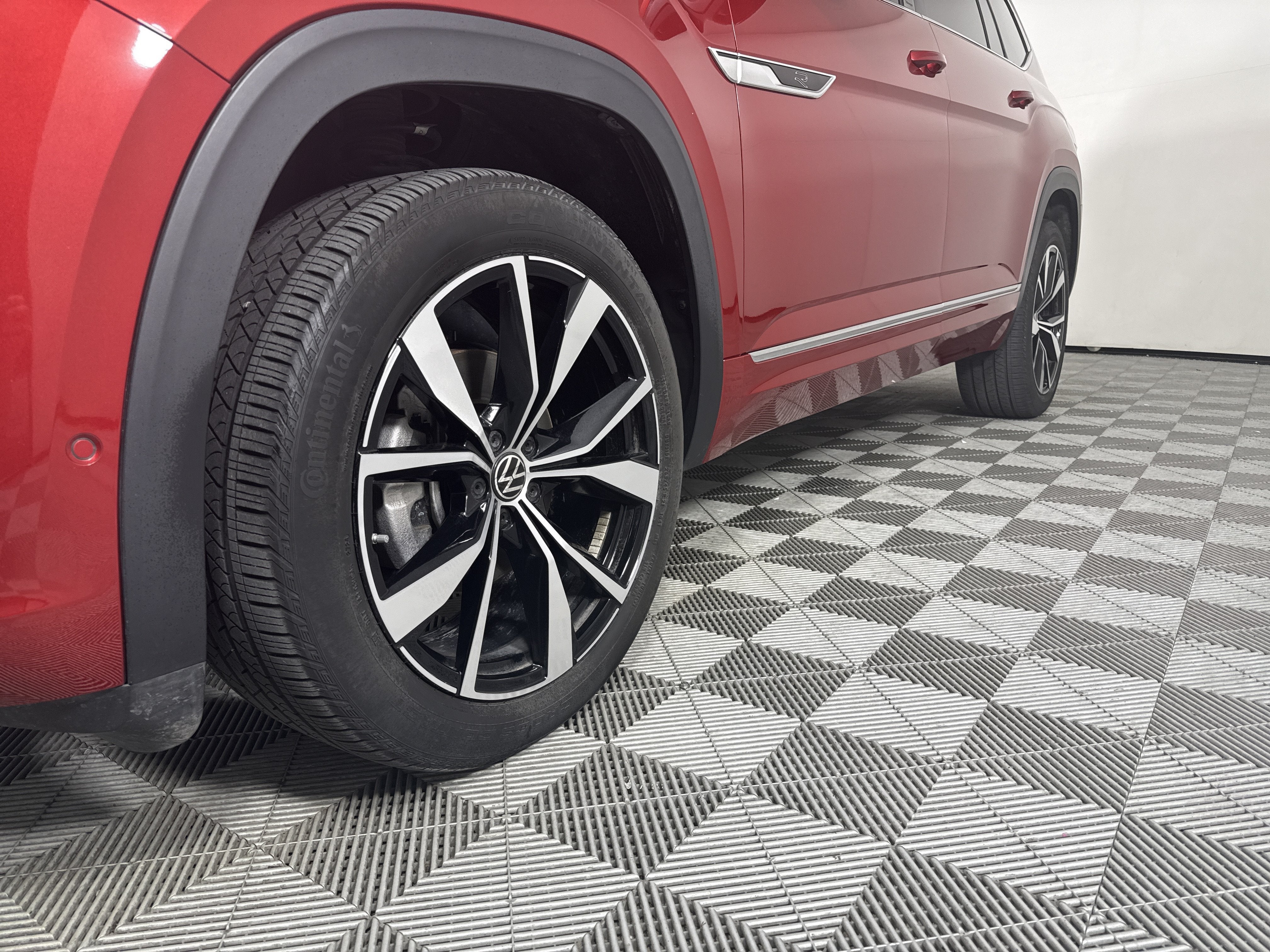 2024 Volkswagen Atlas 2.0T SEL Premium R-Line