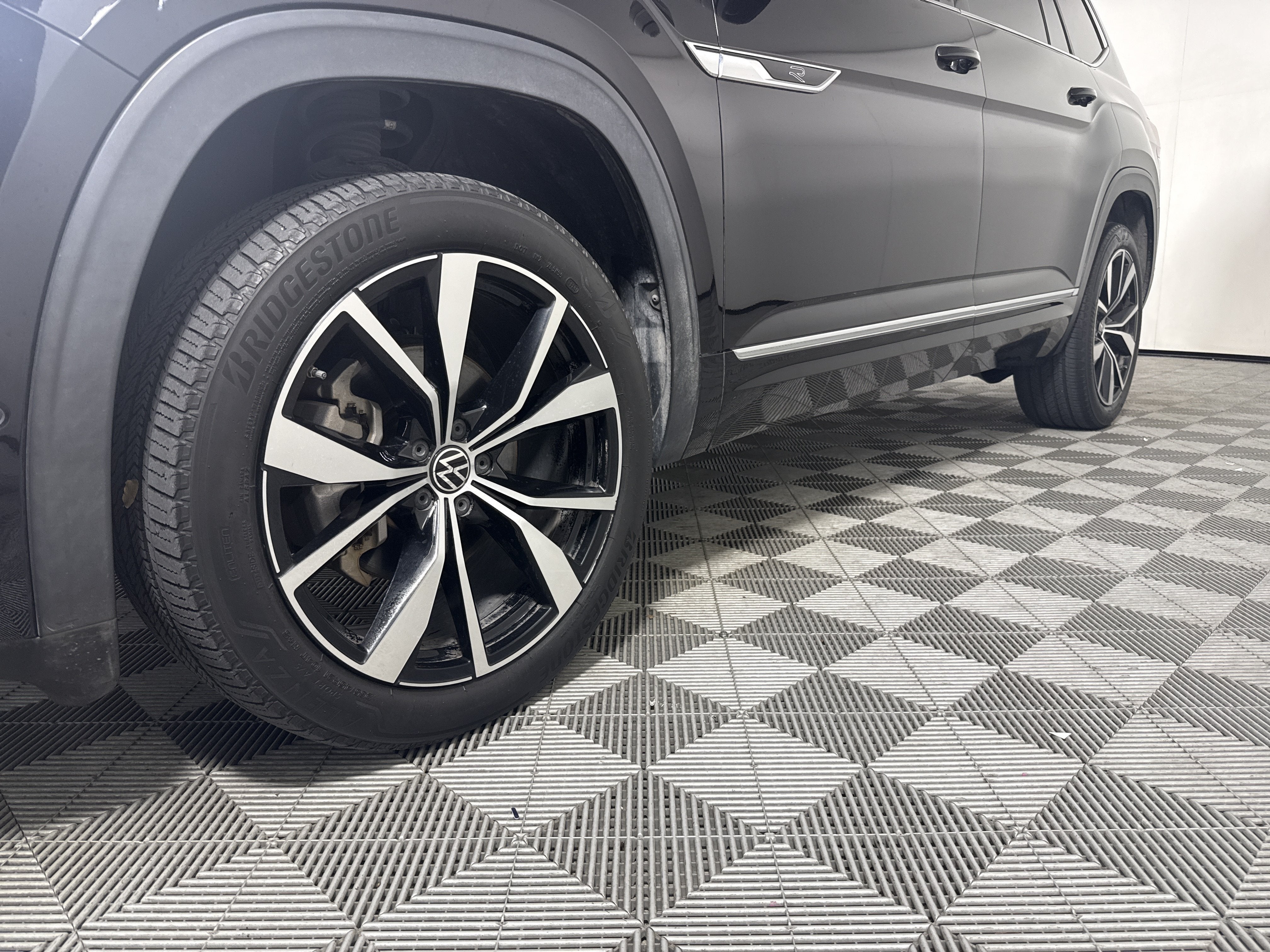 2024 Volkswagen Atlas 2.0T SEL Premium R-Line