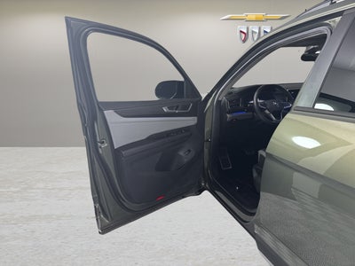 2024 Volkswagen Atlas 2.0T Peak Edition SEL