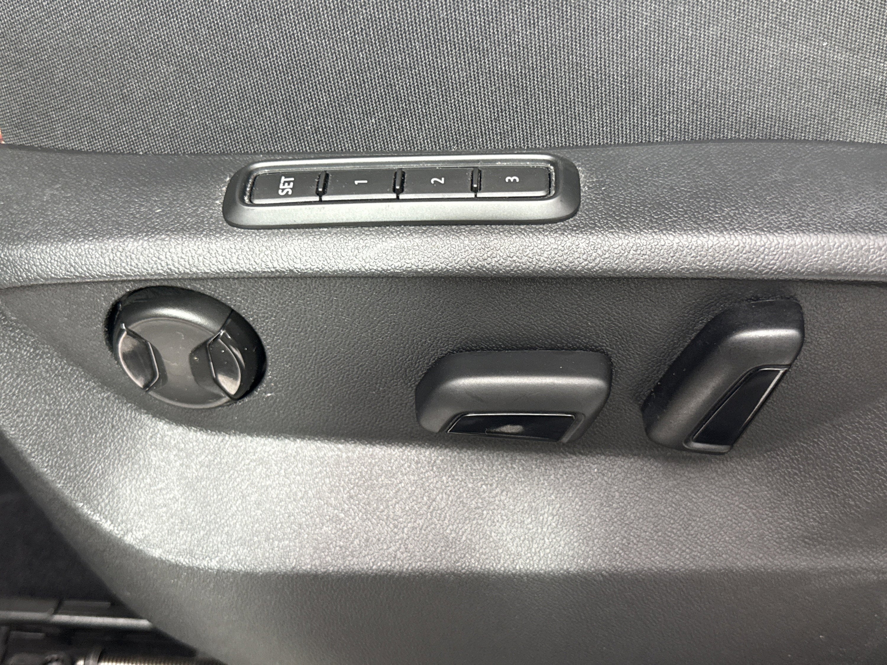2024 Volkswagen Atlas 2.0T Peak Edition SEL