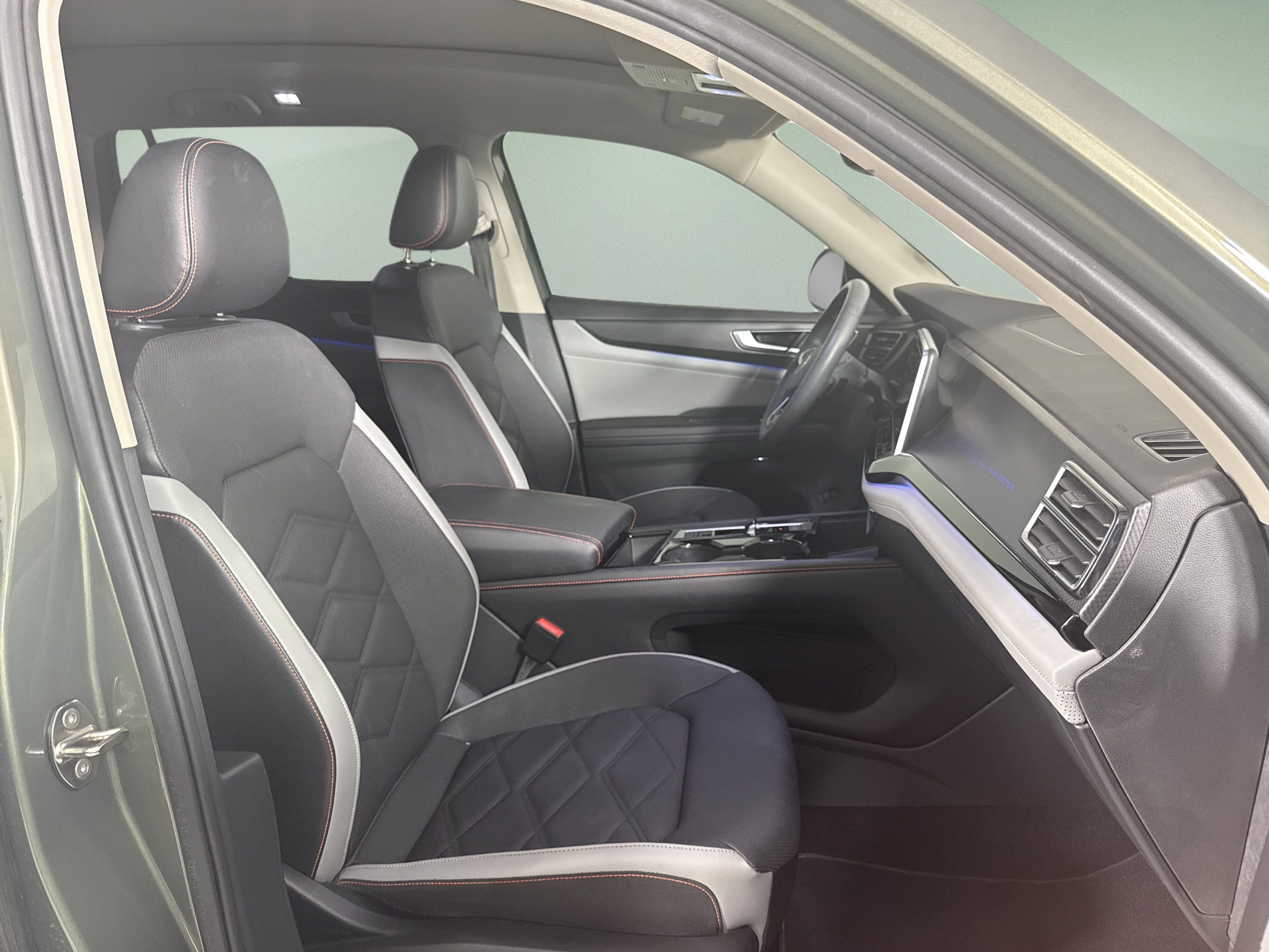 2024 Volkswagen Atlas 2.0T Peak Edition SEL