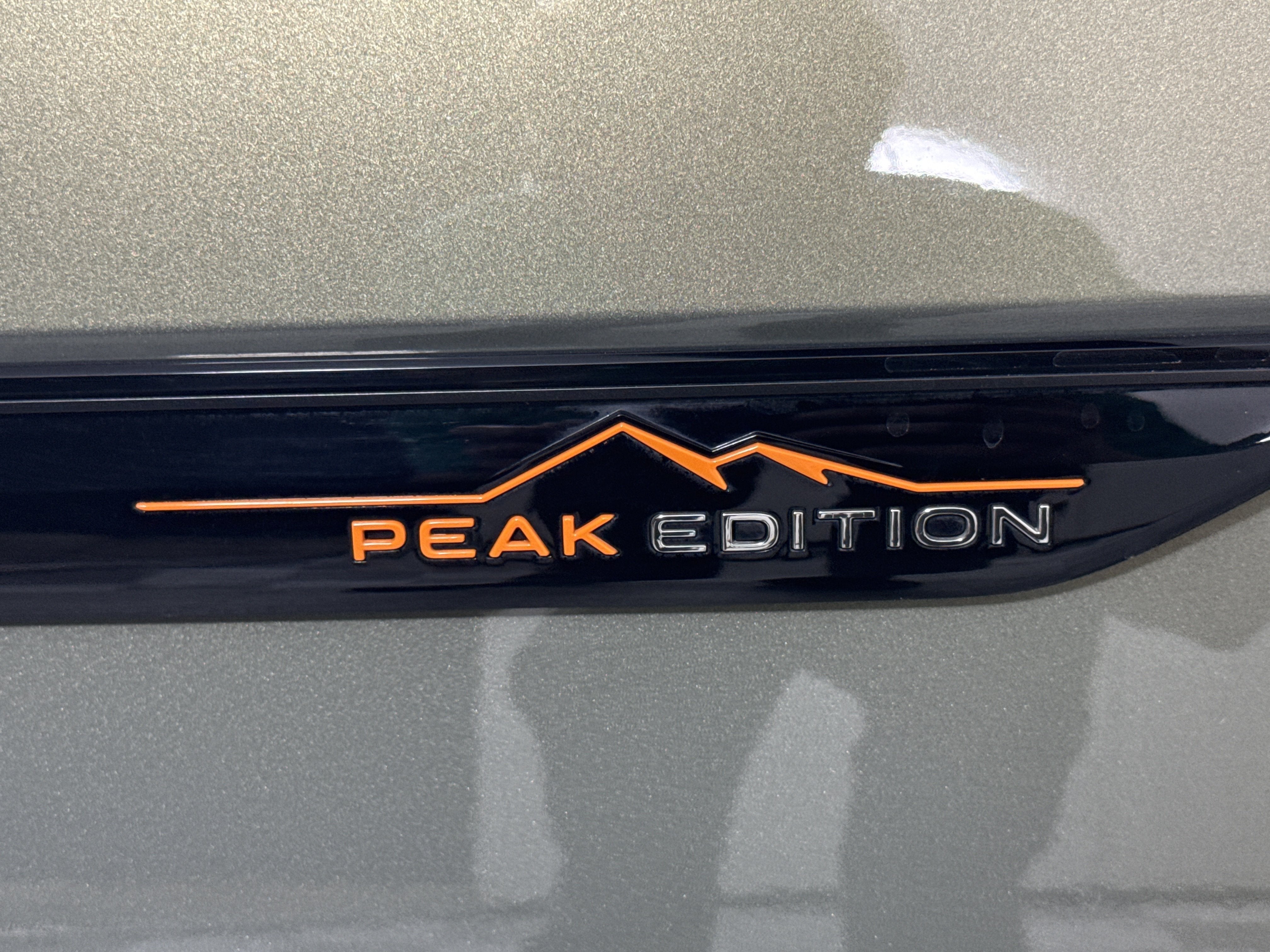 2024 Volkswagen Atlas 2.0T Peak Edition SEL