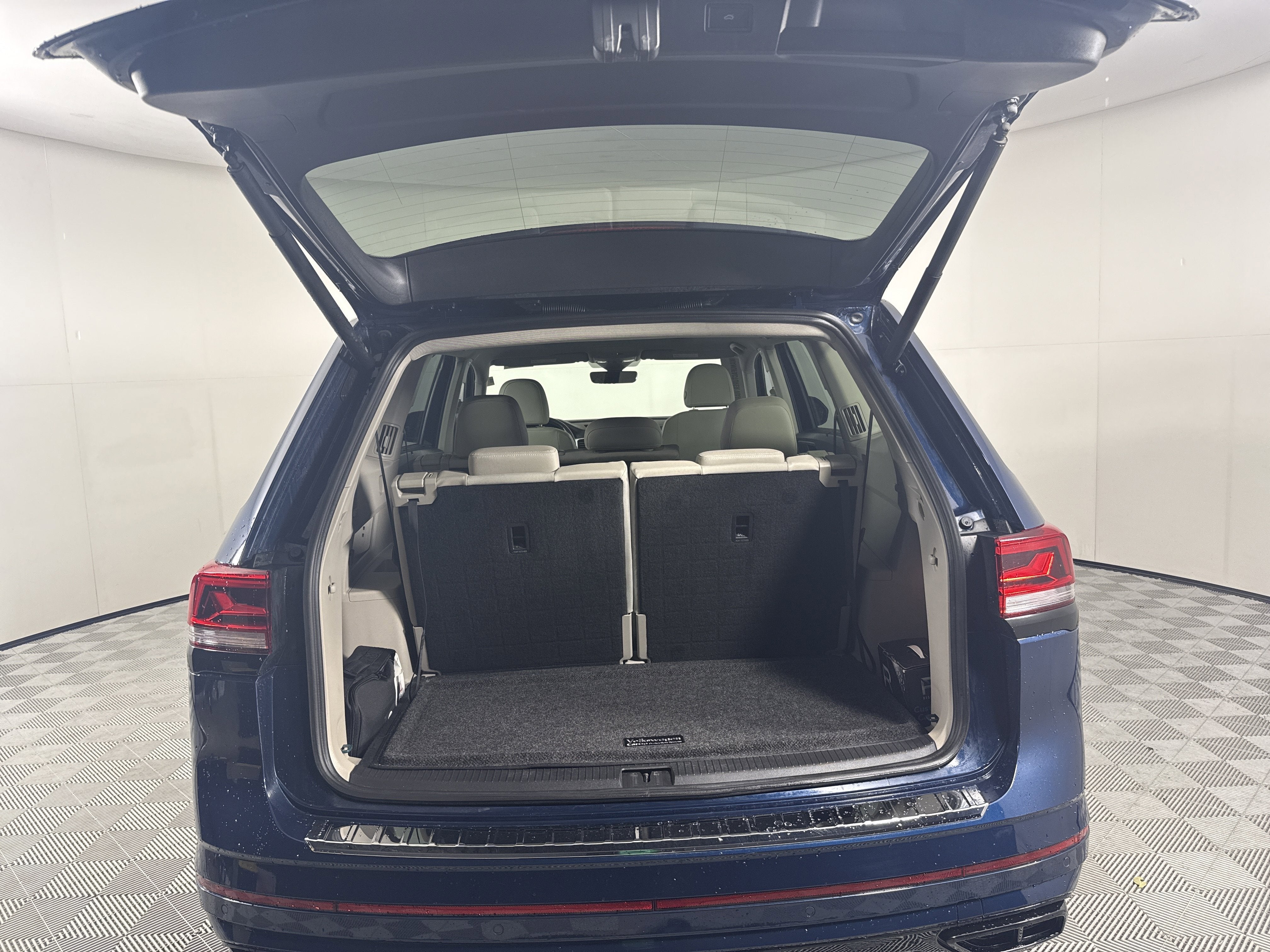 2023 Volkswagen Atlas 3.6L V6 SEL R-Line Black