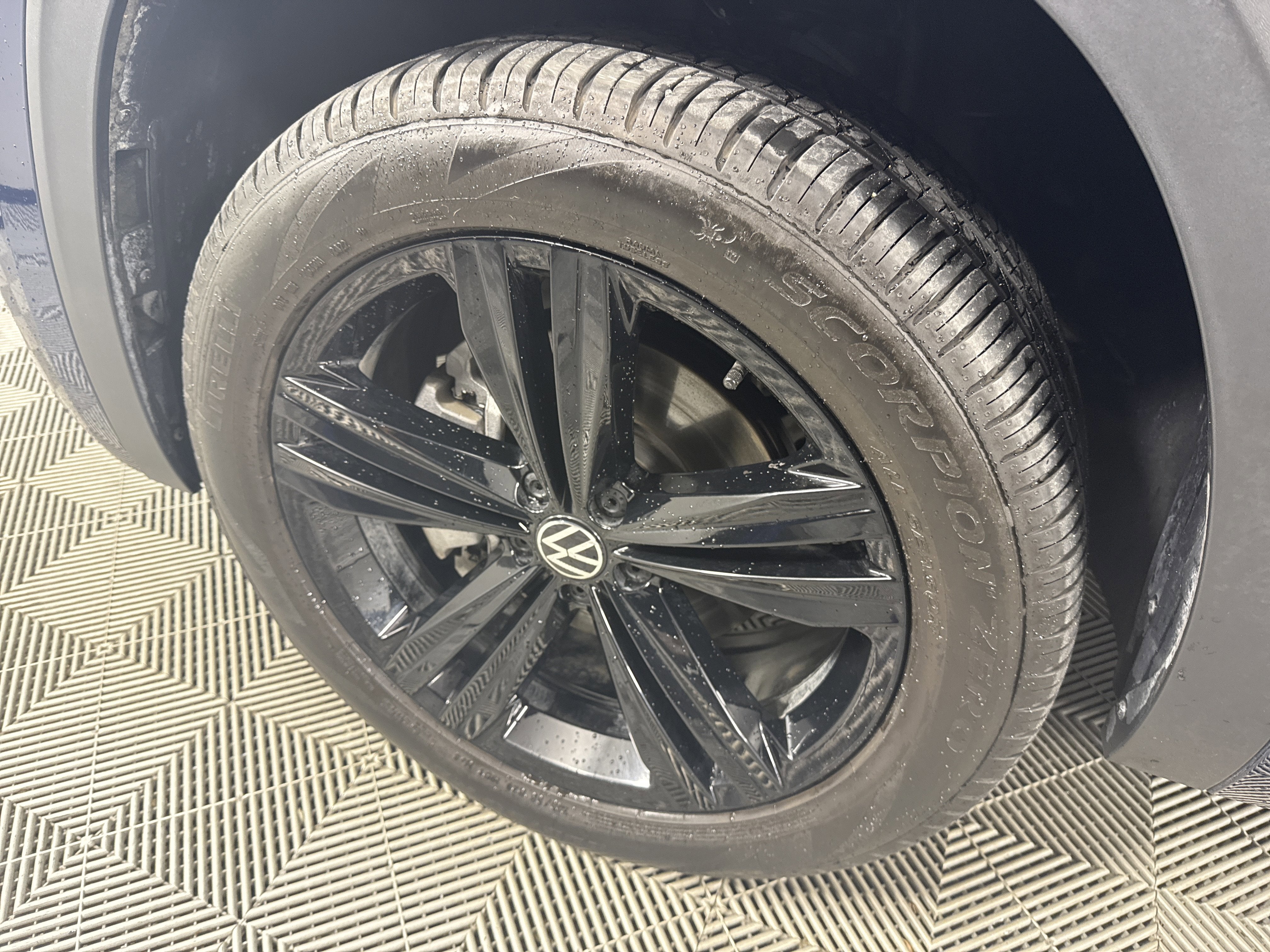 2023 Volkswagen Atlas 3.6L V6 SEL R-Line Black