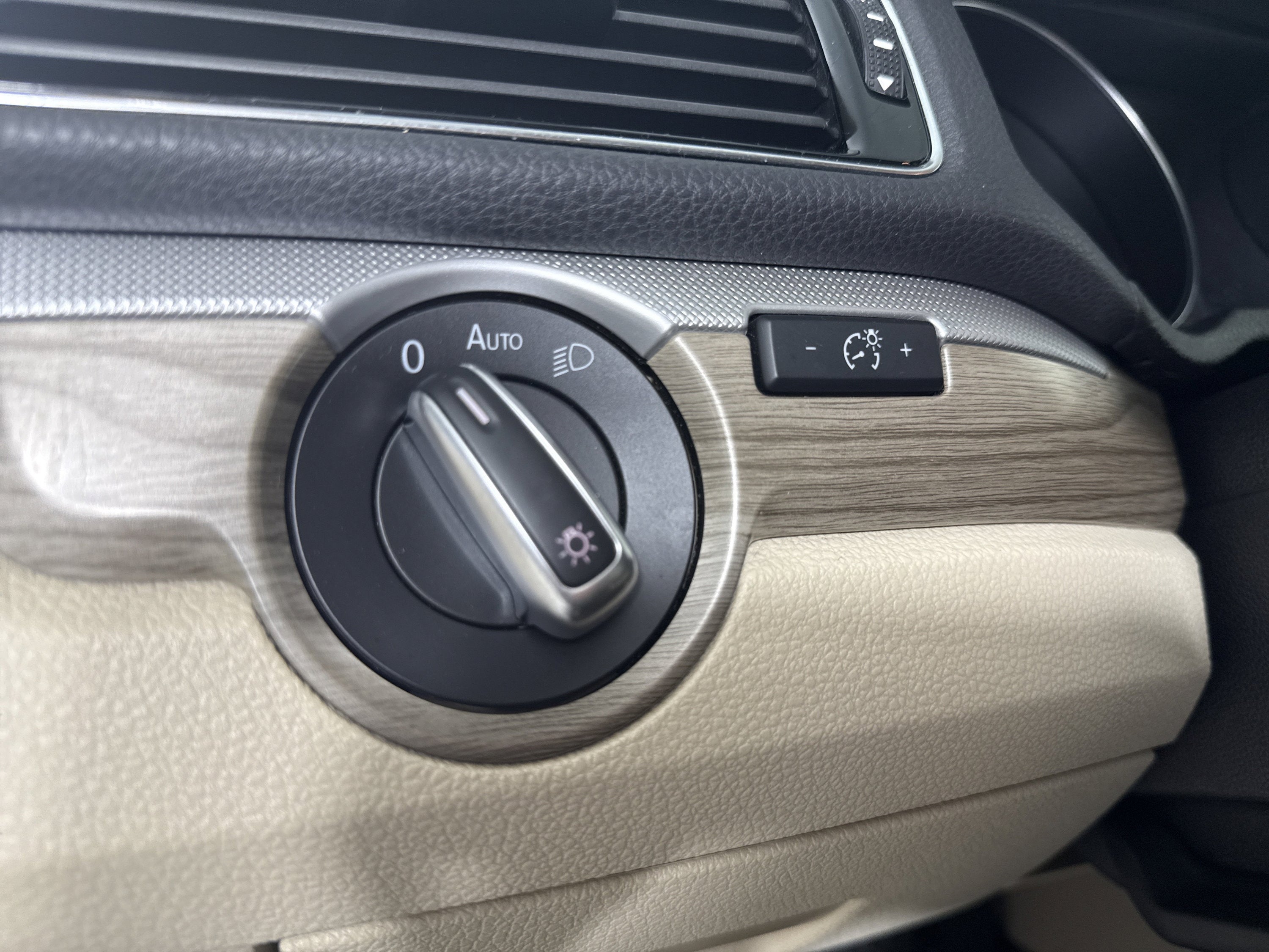 2018 Volkswagen Passat 2.0T SE