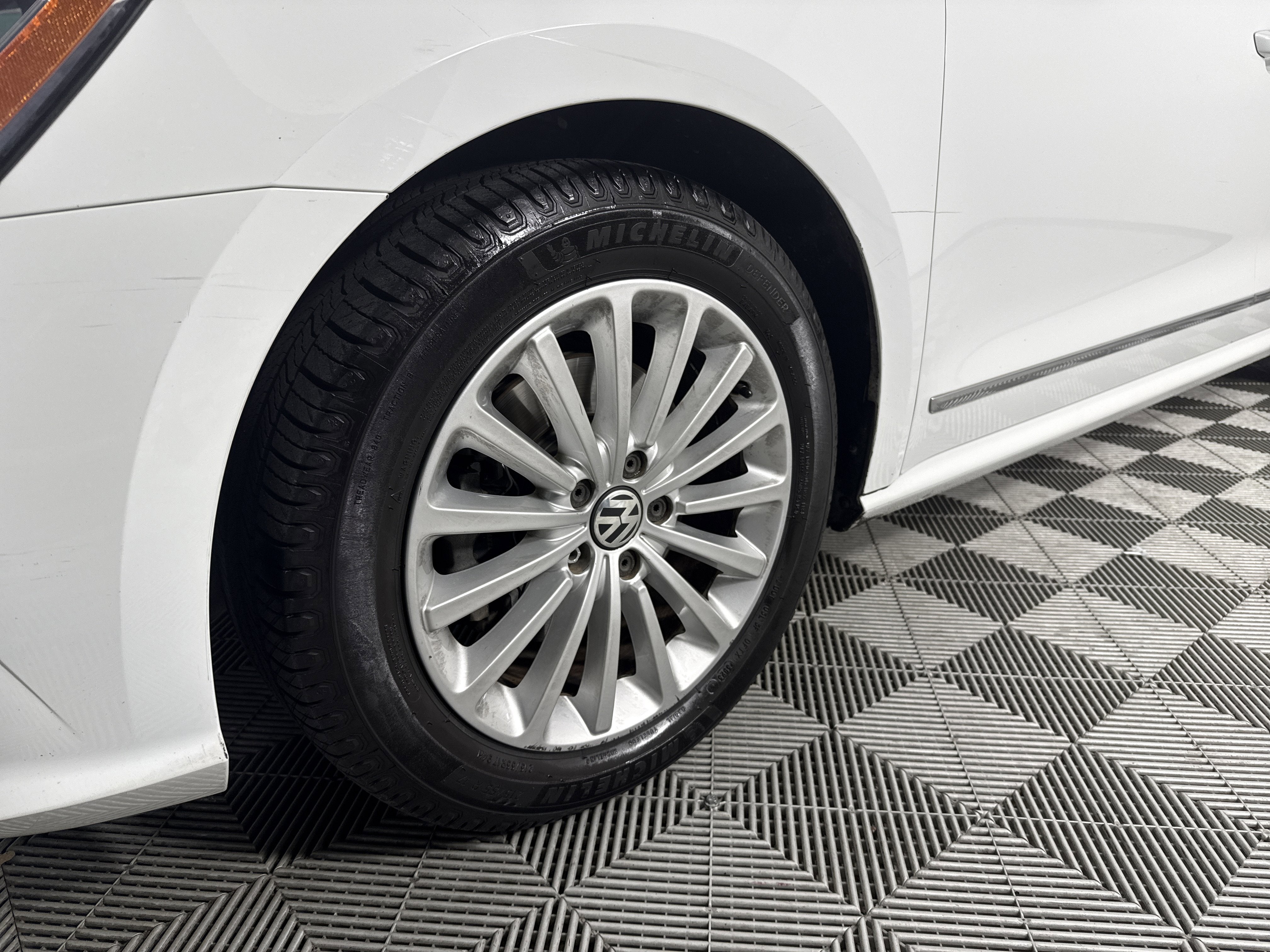 2016 Volkswagen Passat 1.8T SE
