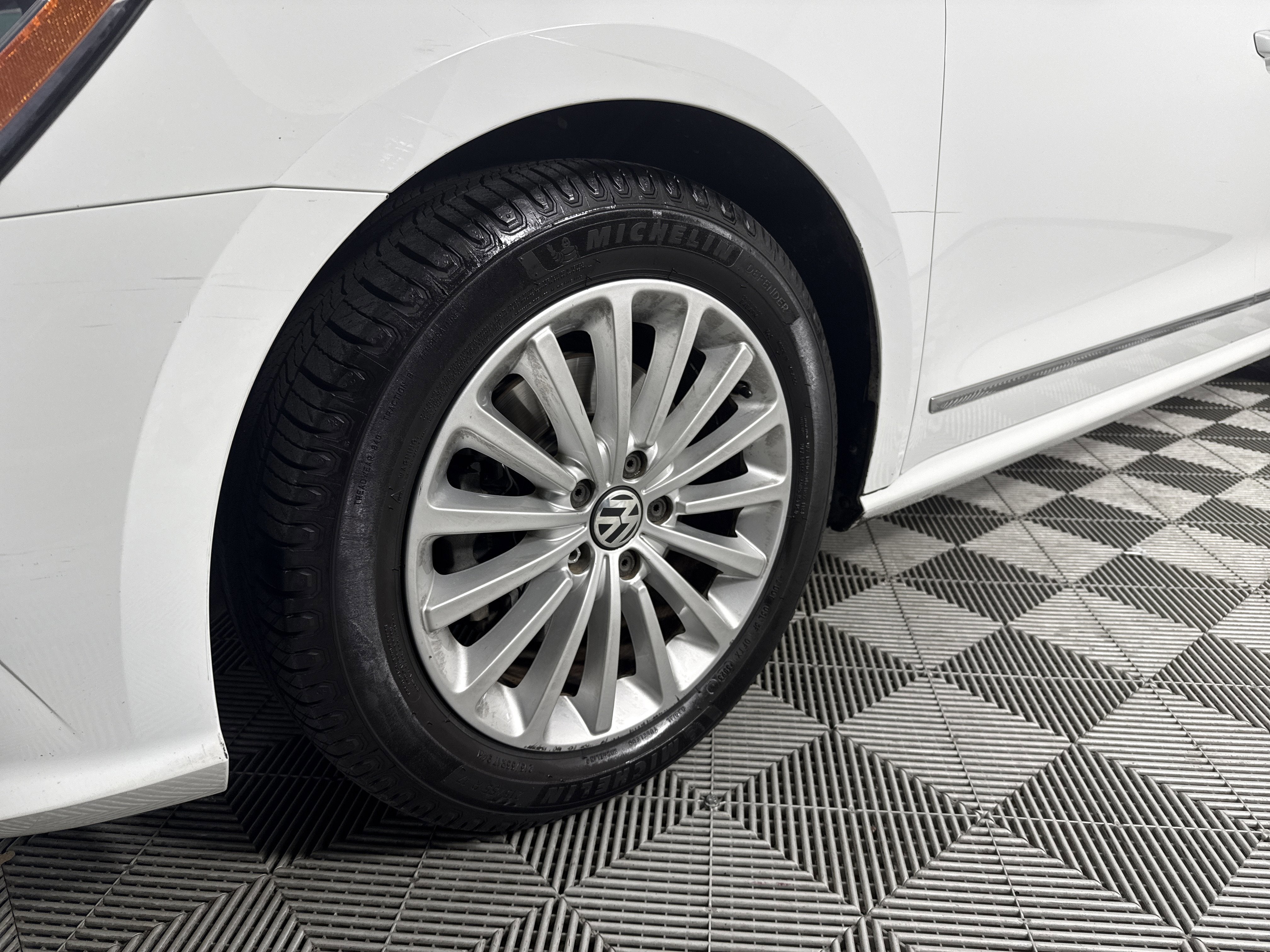 2016 Volkswagen Passat 1.8T SE