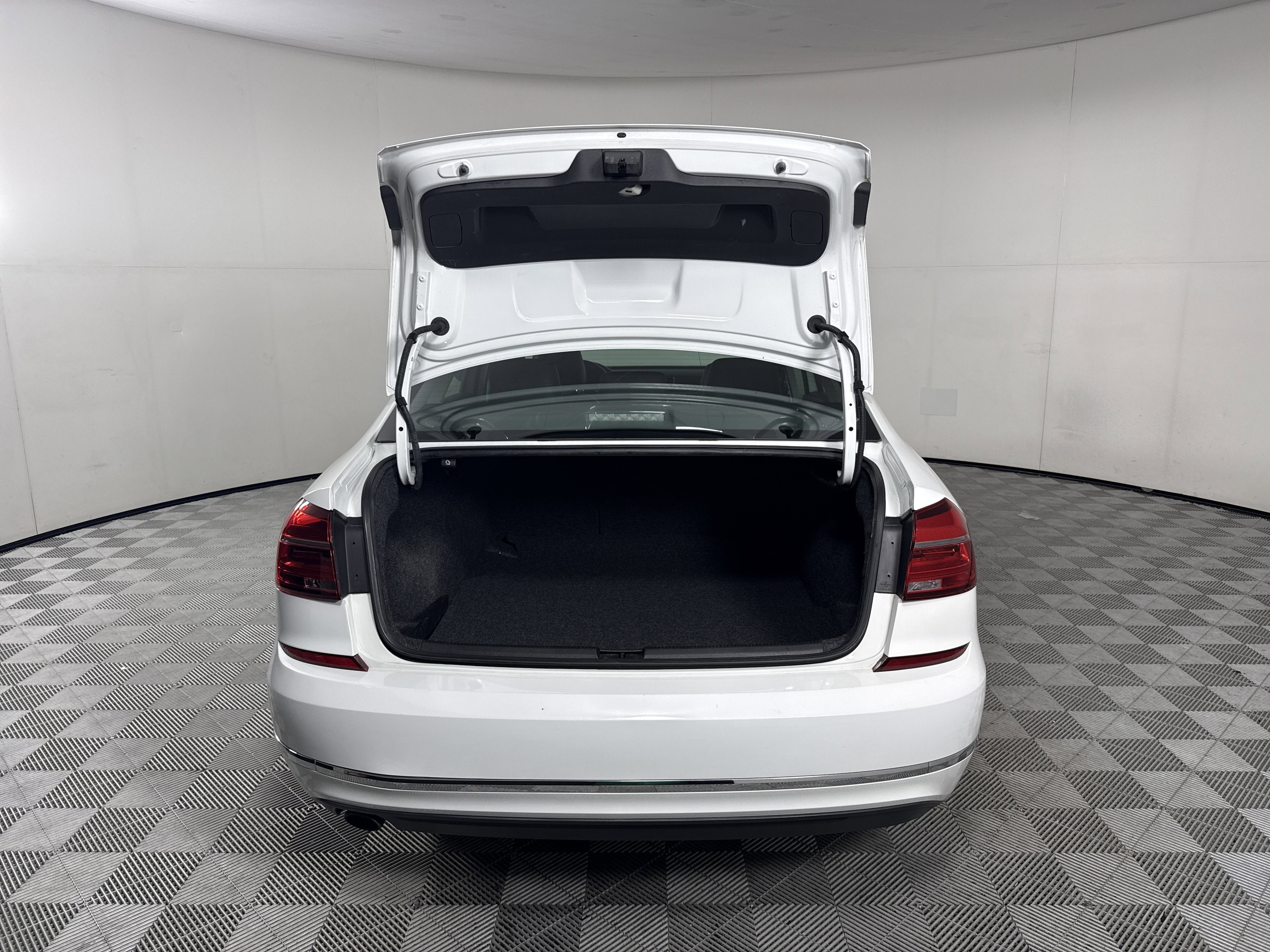 2016 Volkswagen Passat 1.8T SE