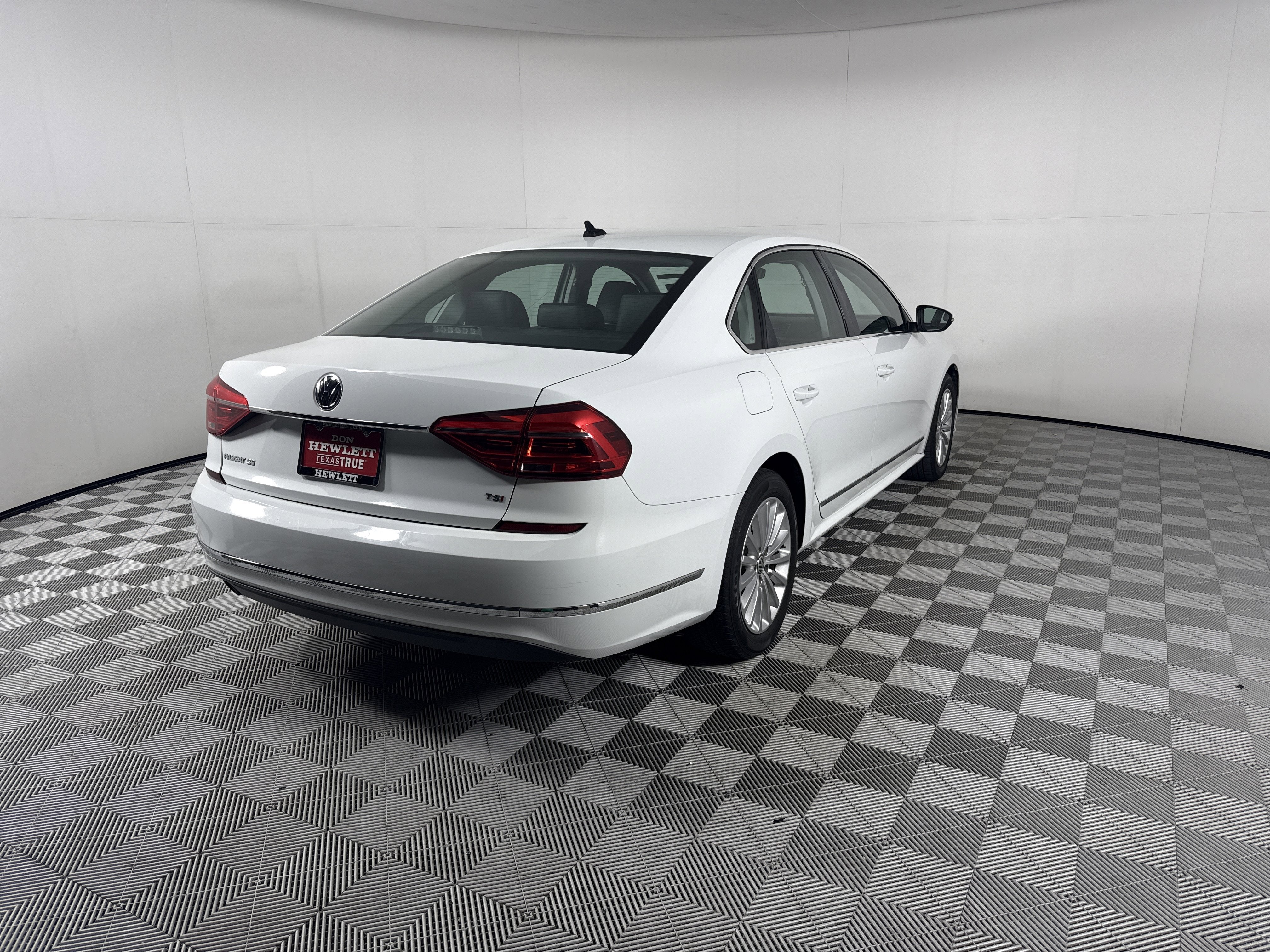 2016 Volkswagen Passat 1.8T SE