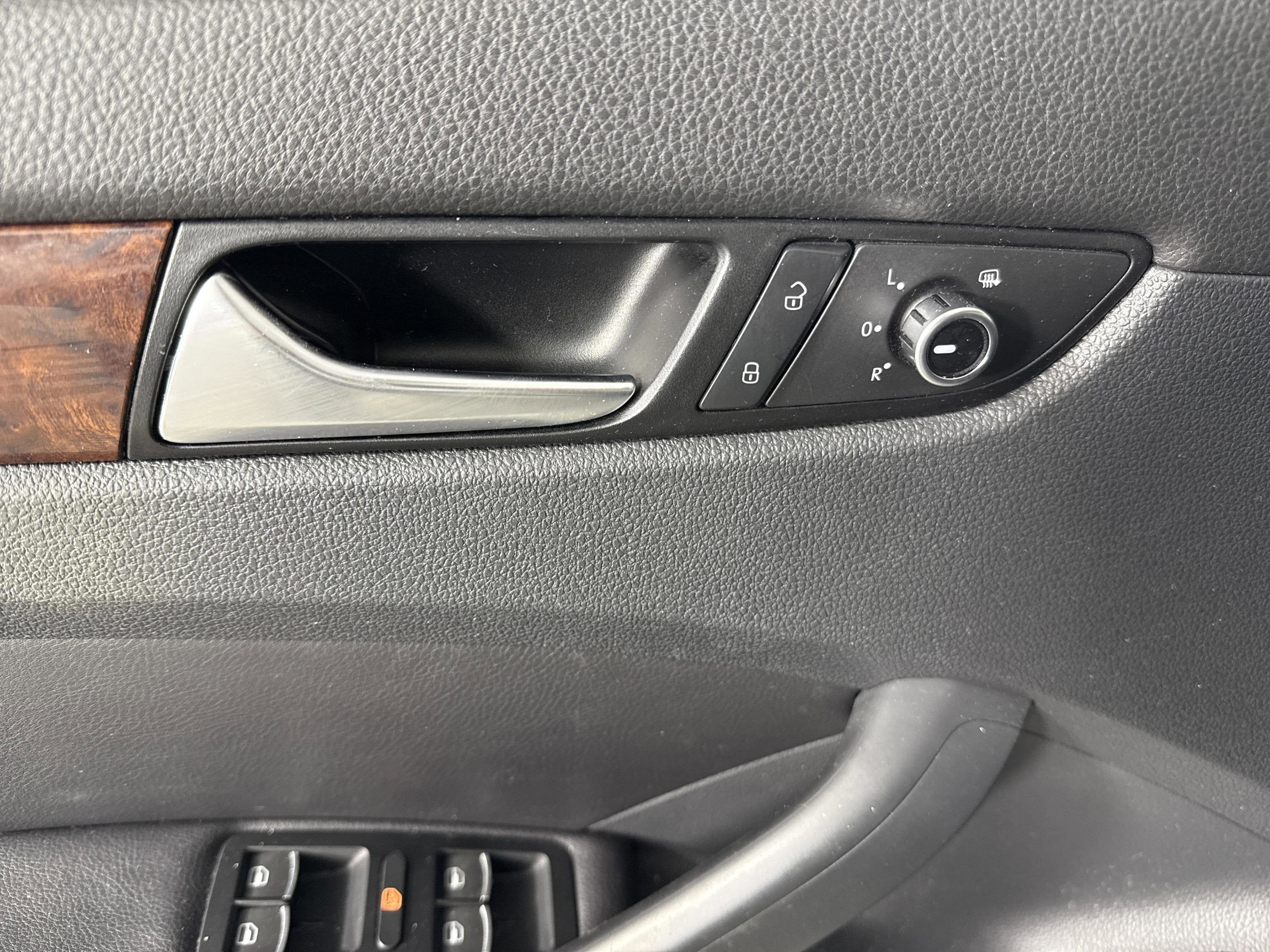 2012 Volkswagen Passat SEL