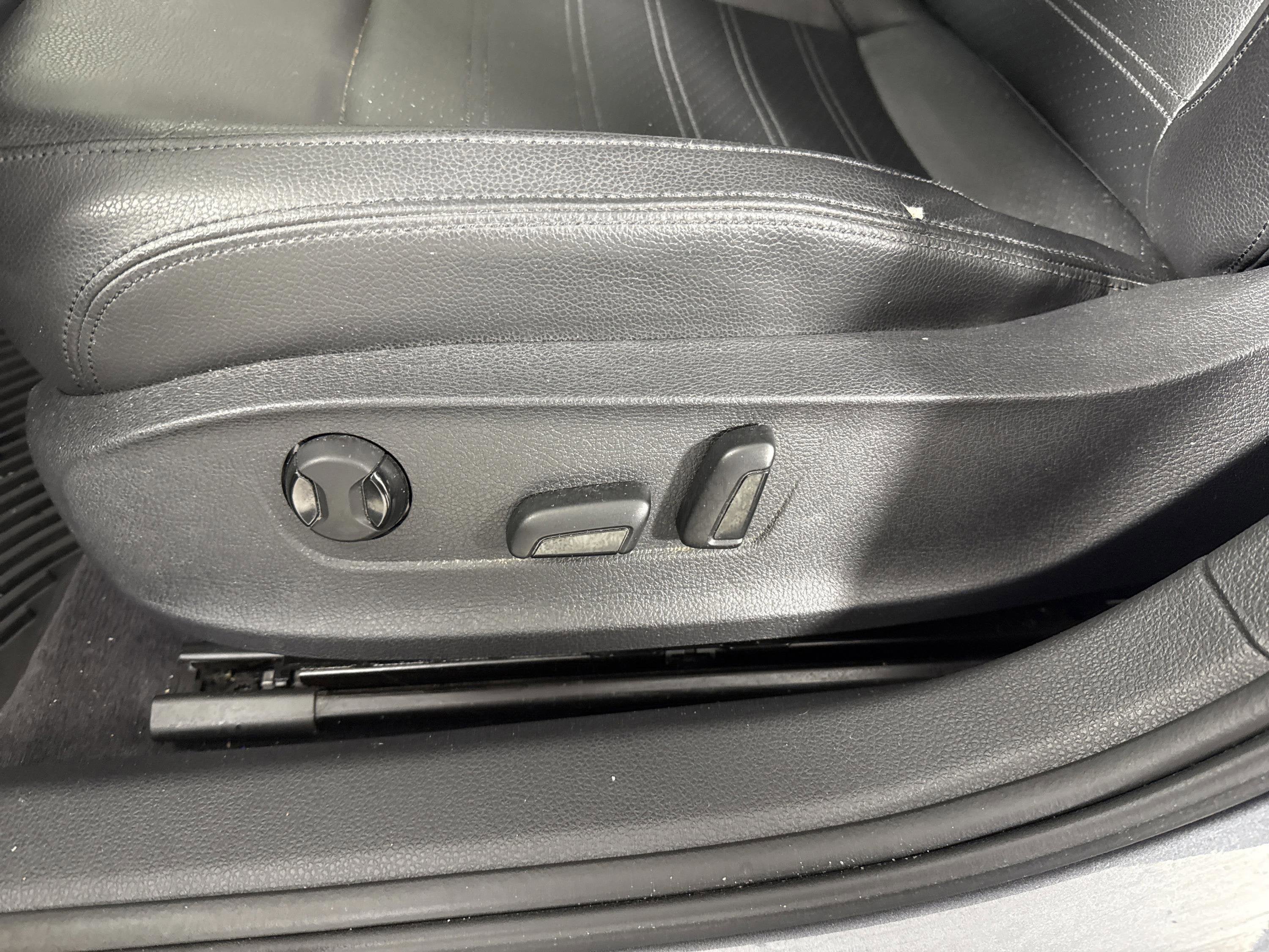 2012 Volkswagen Passat SEL