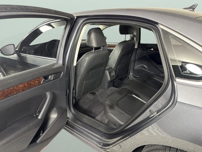 2012 Volkswagen Passat SEL