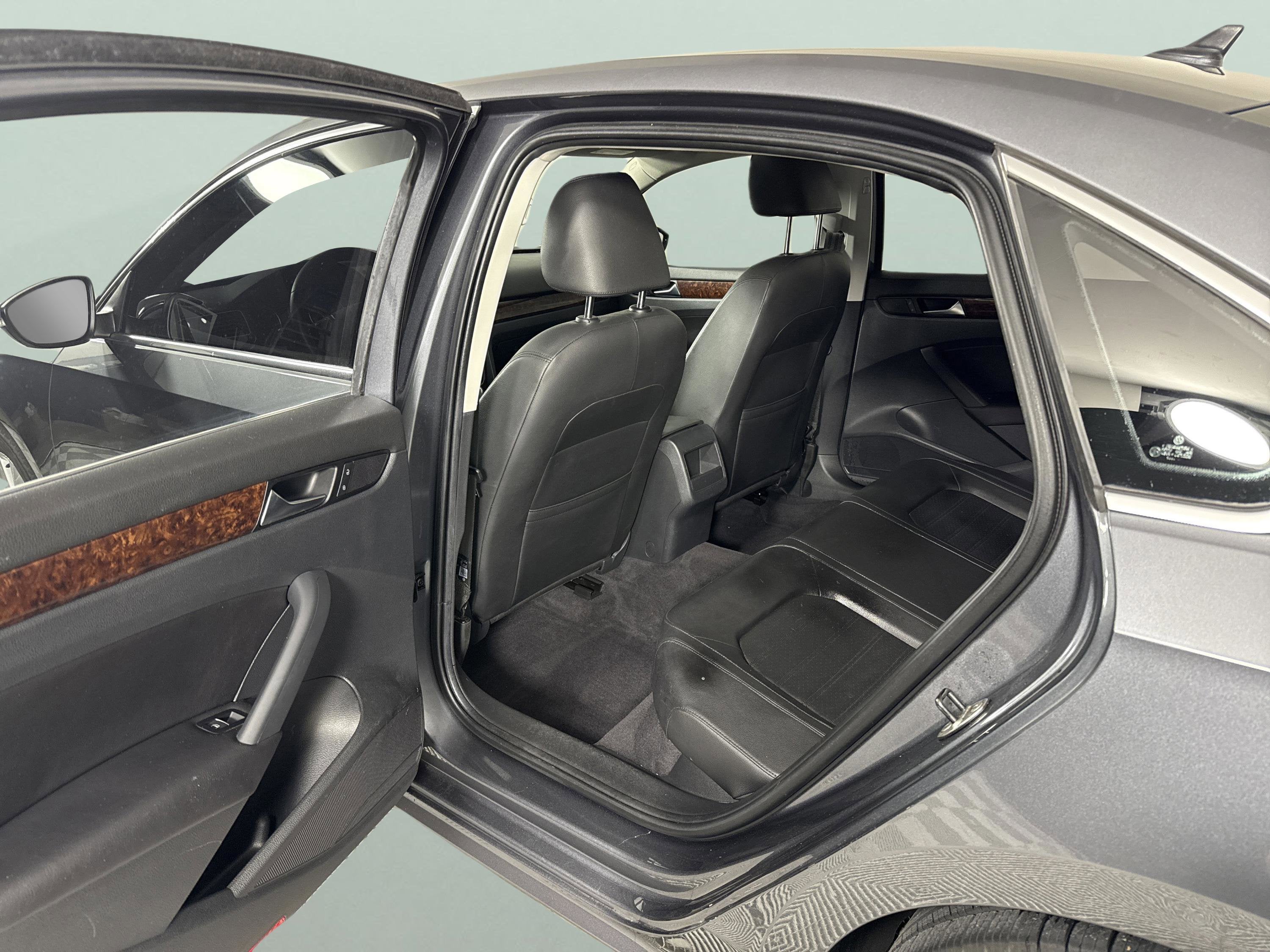 2012 Volkswagen Passat SEL