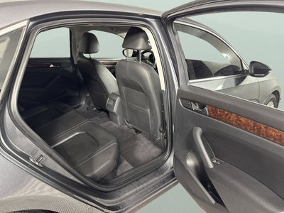 2012 Volkswagen Passat SEL