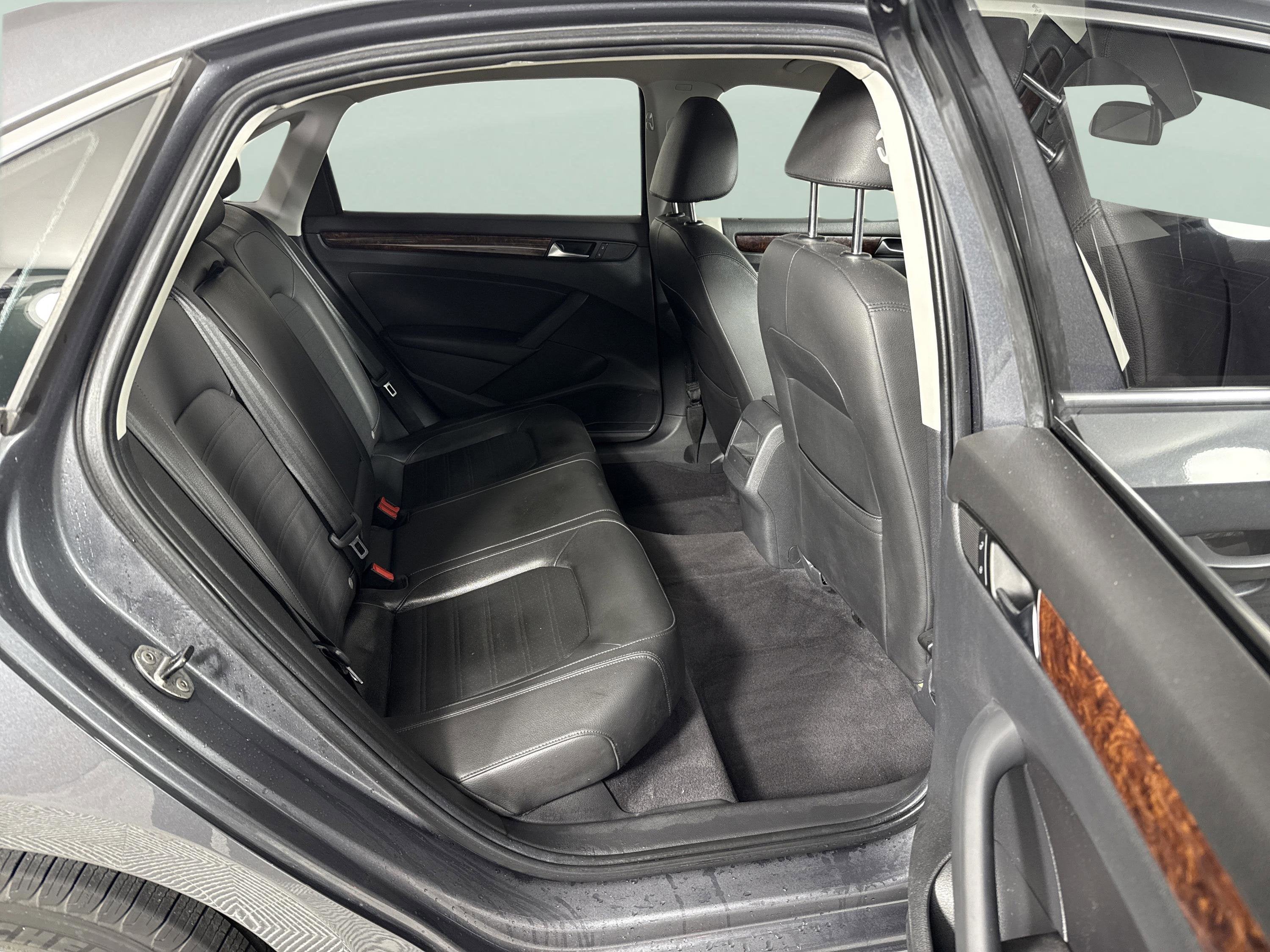 2012 Volkswagen Passat SEL