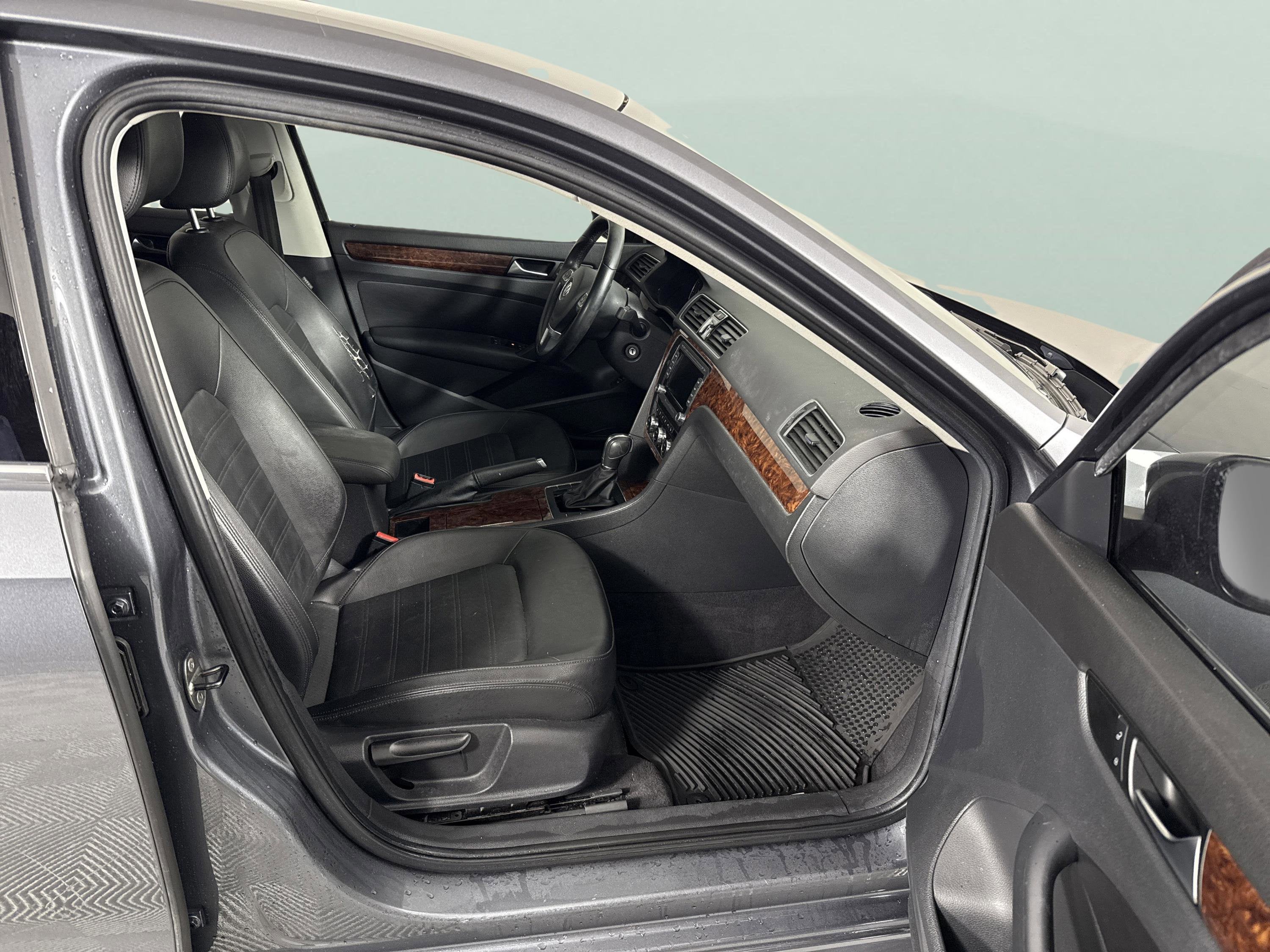 2012 Volkswagen Passat SEL