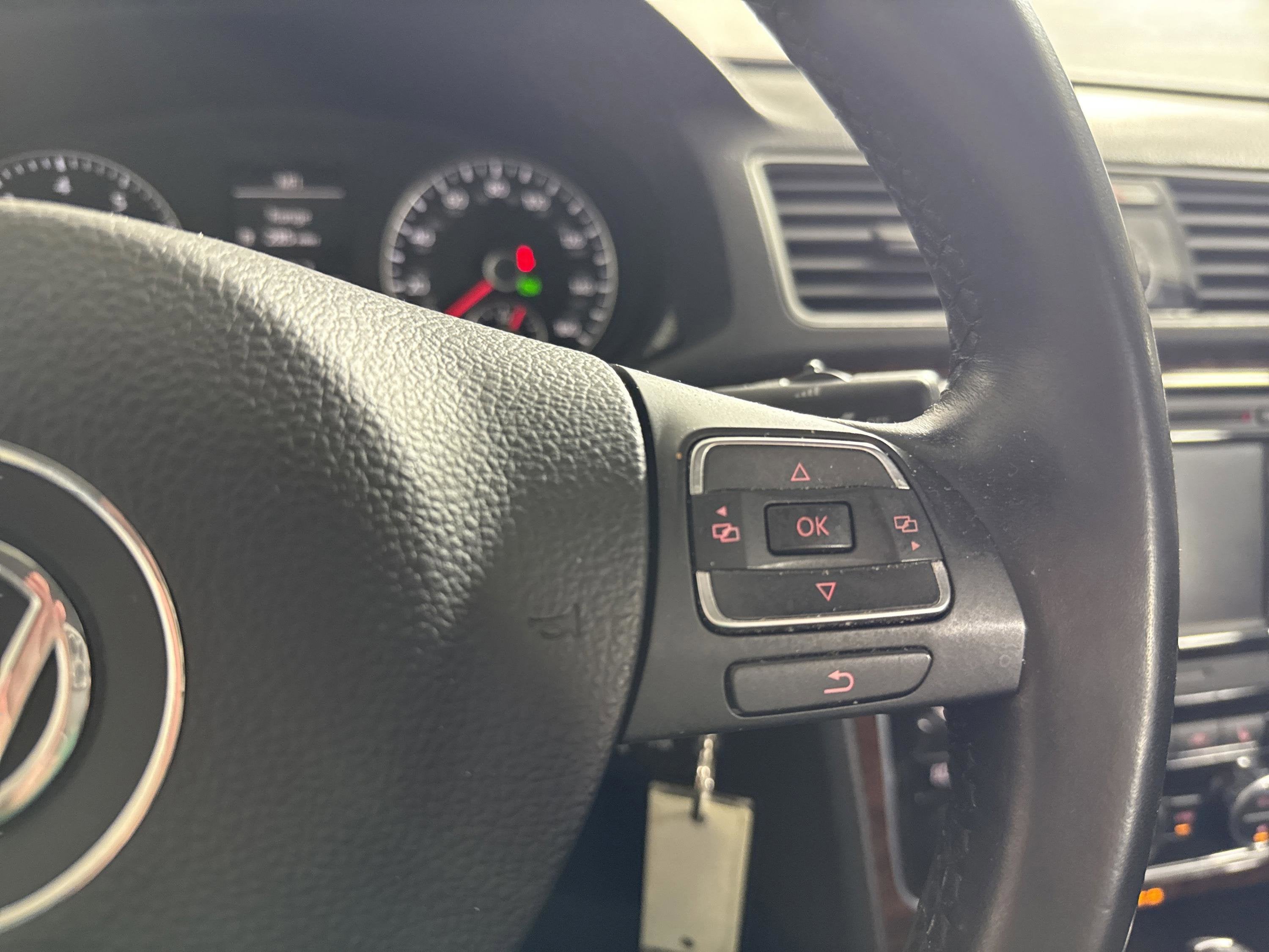 2012 Volkswagen Passat SEL