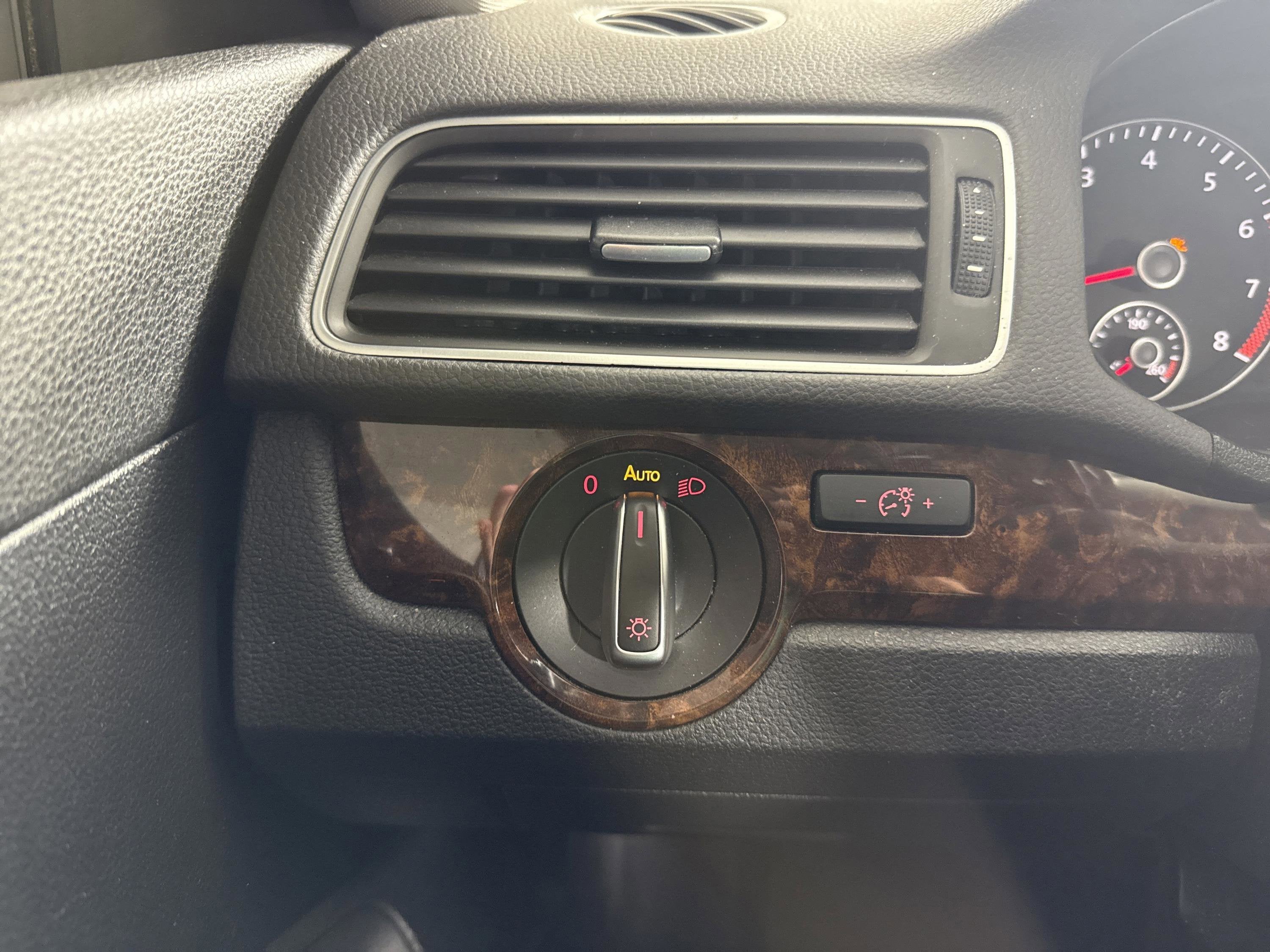 2012 Volkswagen Passat SEL