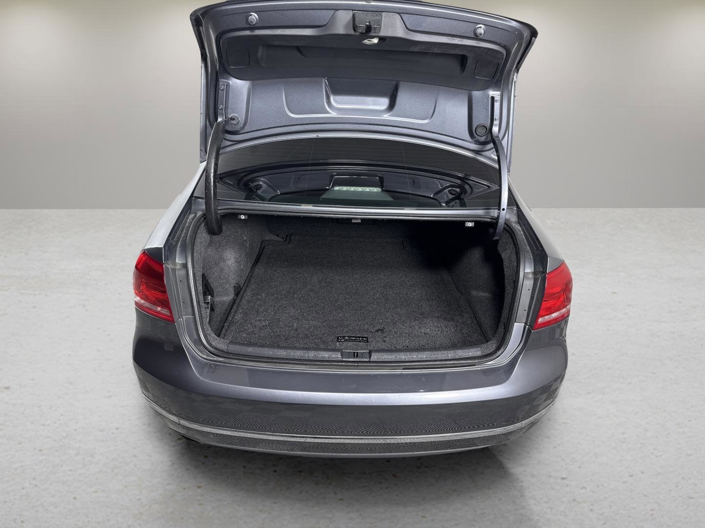 2012 Volkswagen Passat SEL