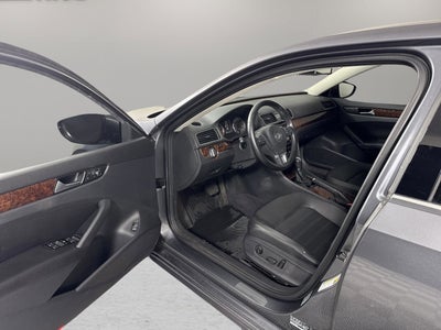 2012 Volkswagen Passat SEL