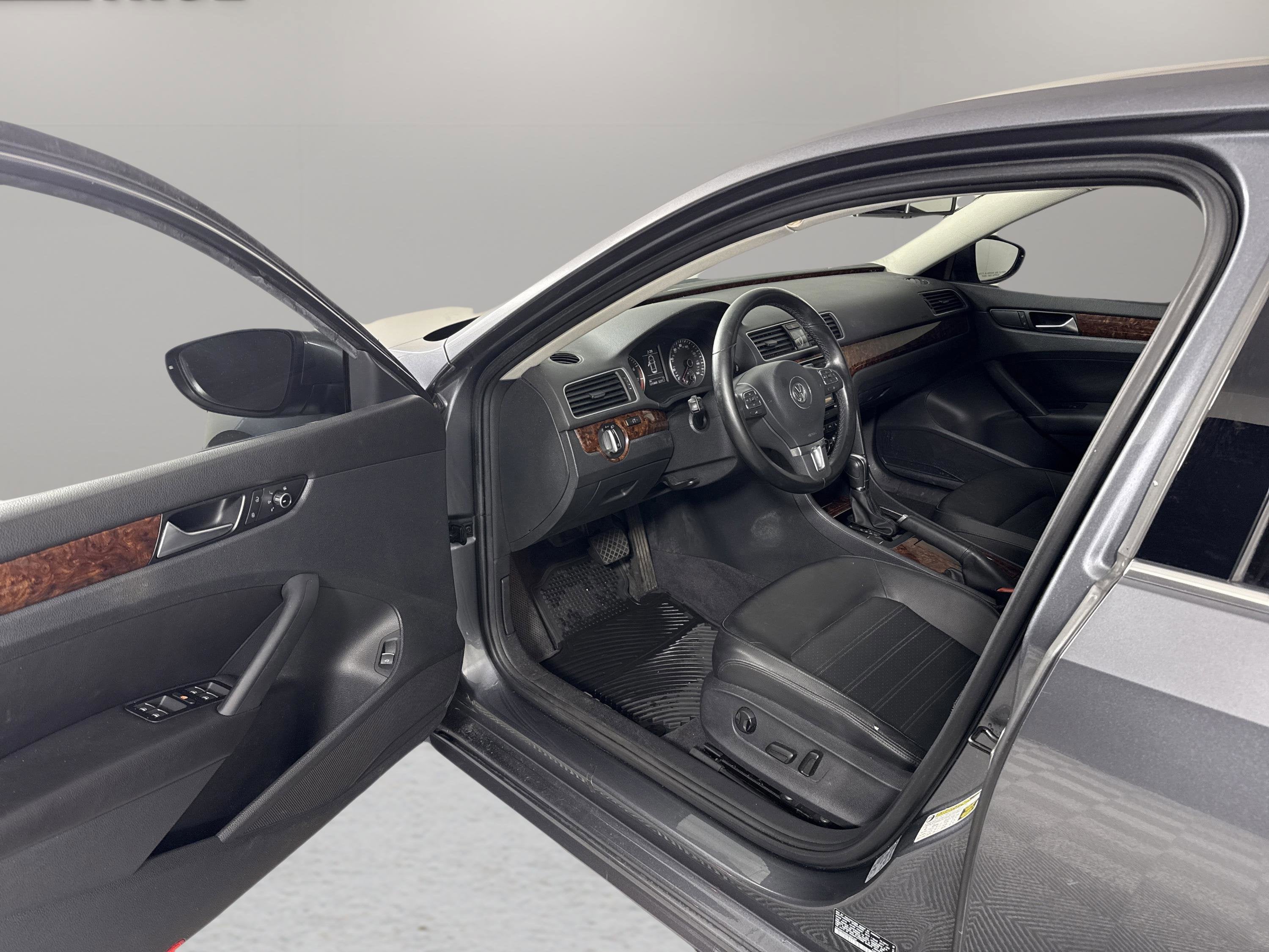 2012 Volkswagen Passat SEL